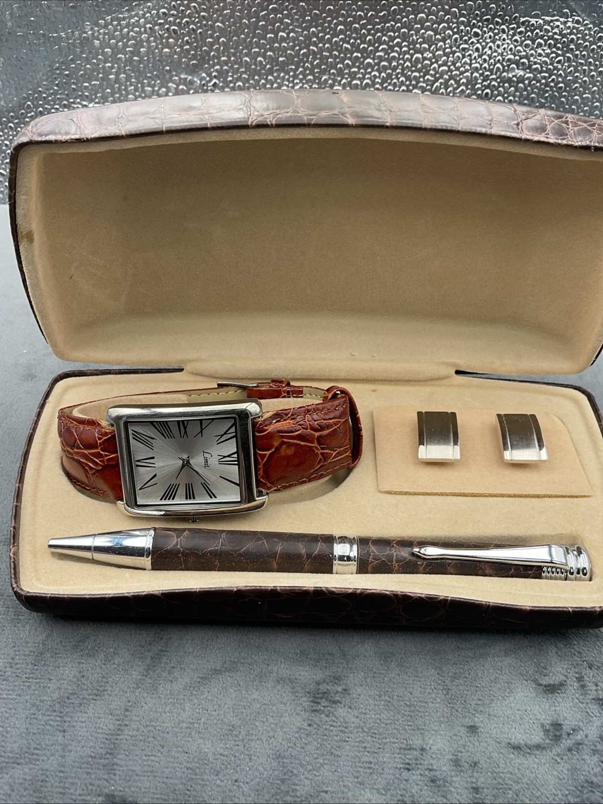 MEN LIMIT TANK WATCH PEN AND CUFFLINK SET BOXED SEE PICTURES