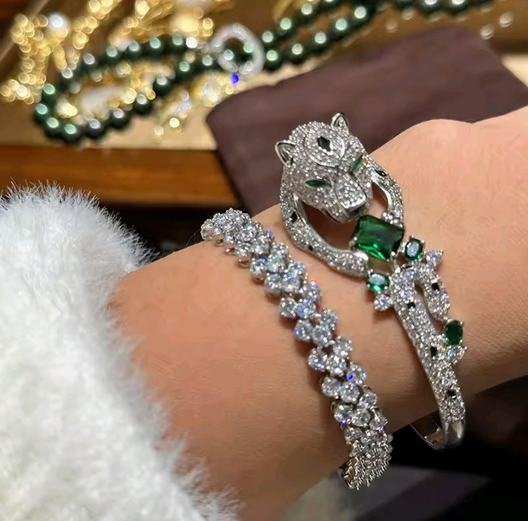 Beautiful Elegant Green Zircon Leopard Luxurious Bracelet for Women