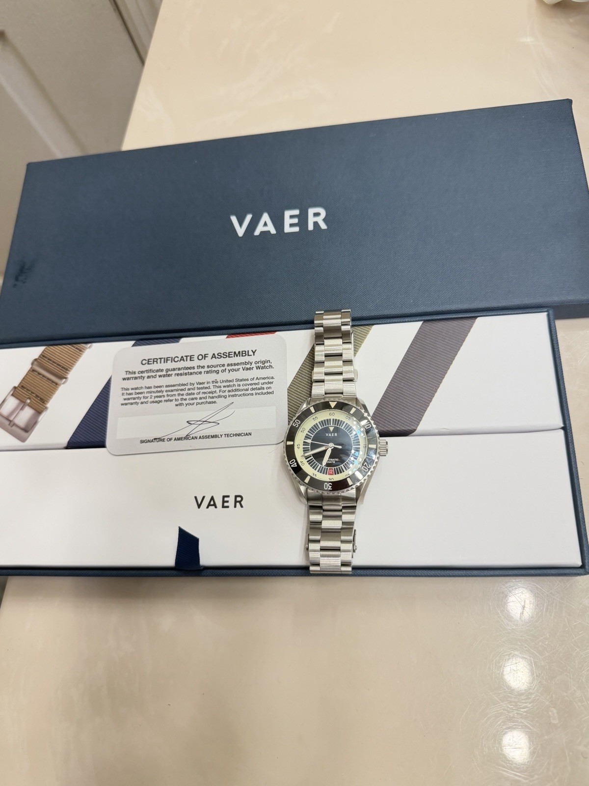 Vaer D5 39mm Automatic Diver Black Dial SS Bracelet 200m Box Papers