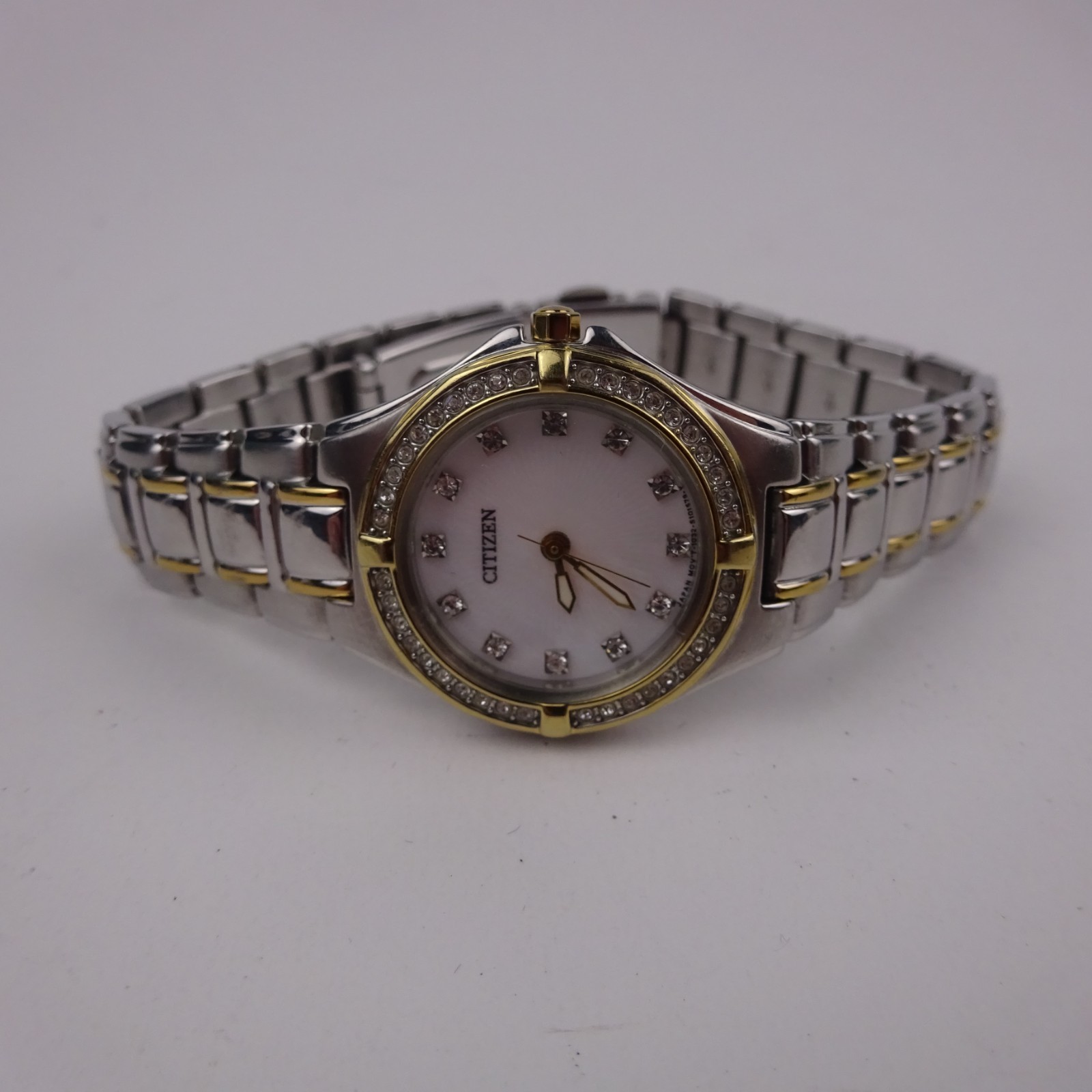 Citizen Ladies Watch & Bracelet Set Silver/Gold Tone 1032-S068614 Box / Papers