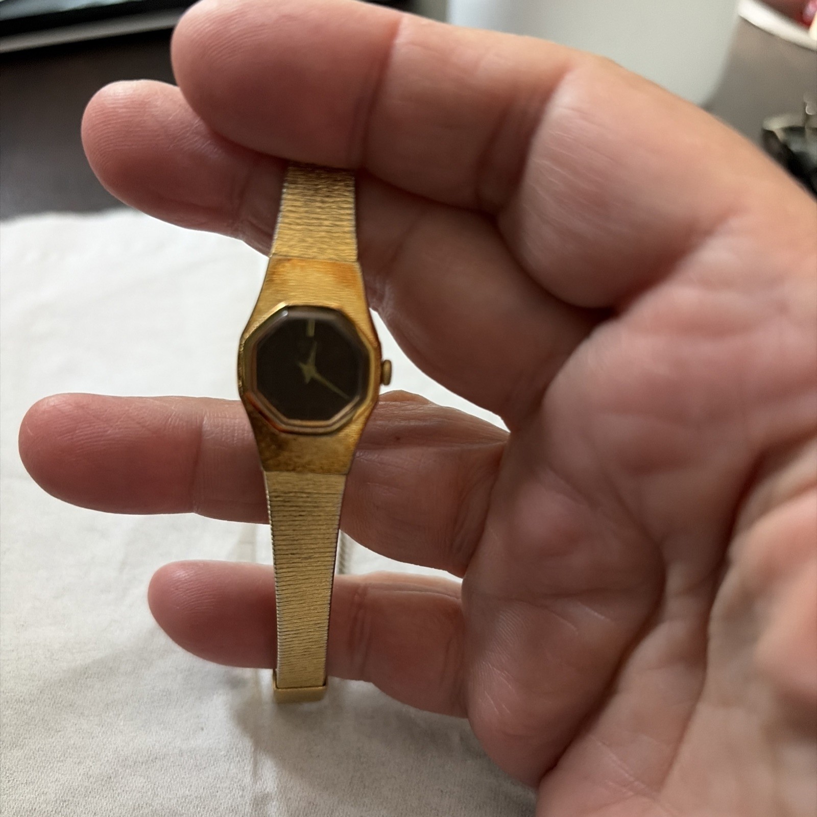 Vintage Gold Plated Women’s Watch with Brown Dial – Slim Bangle Bracelet