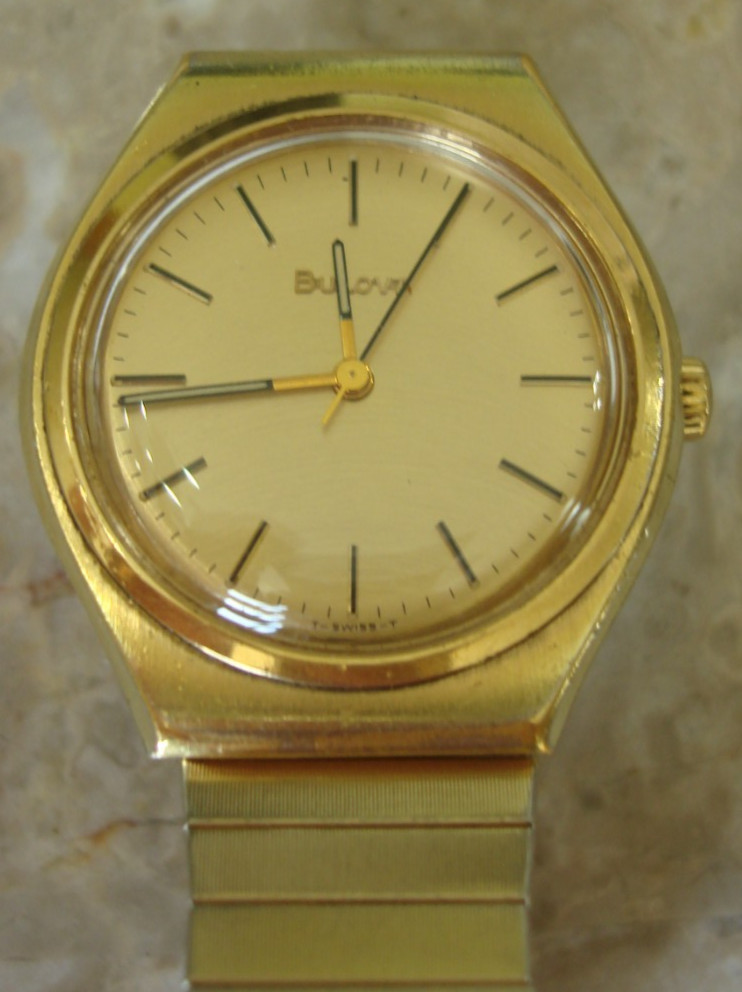 1979 Bulova N9 Swiss 17 Jewels ETA CW 2851 Champagne Brushed Dial wristwatch