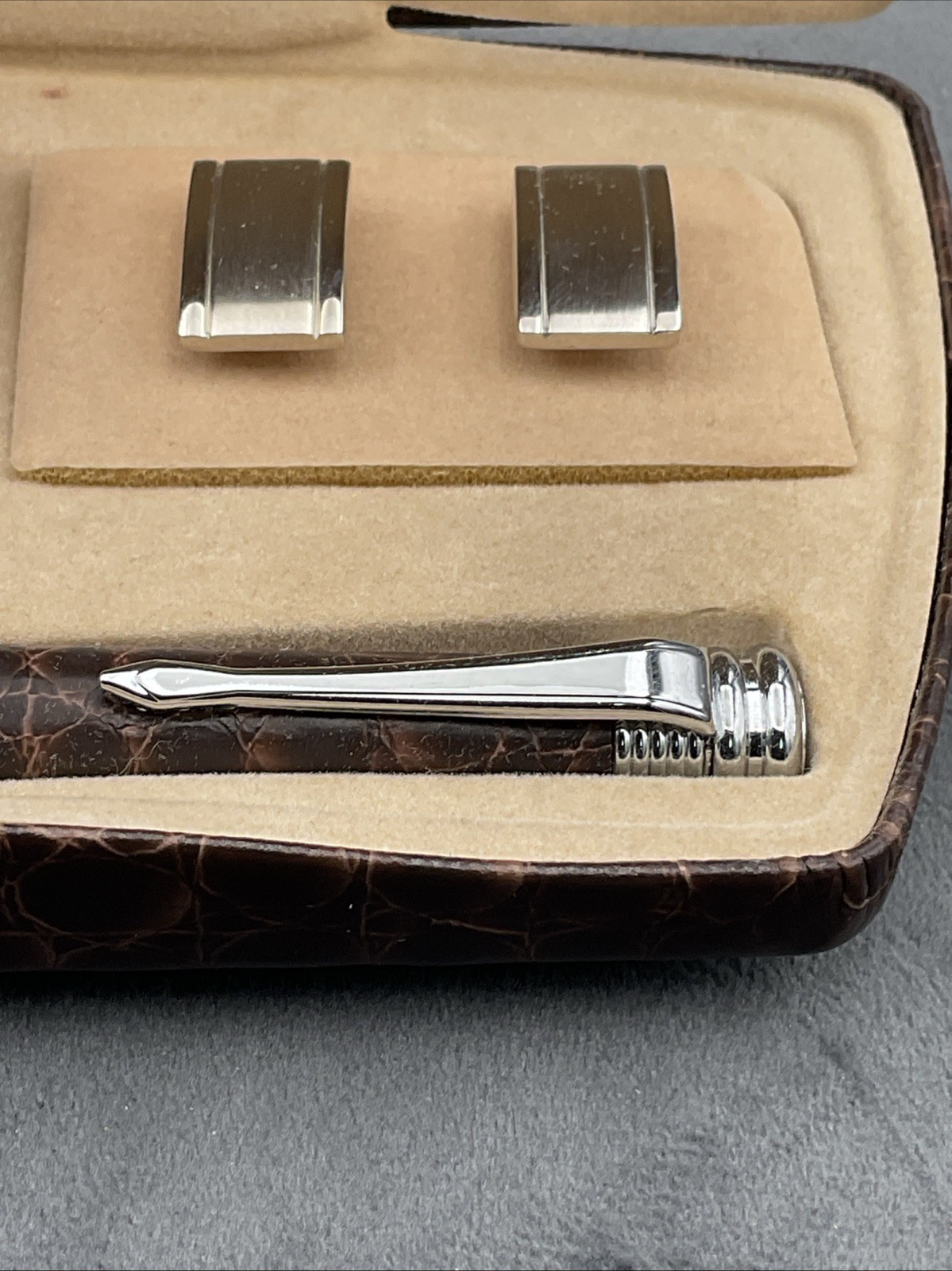 MEN LIMIT TANK WATCH PEN AND CUFFLINK SET BOXED SEE PICTURES