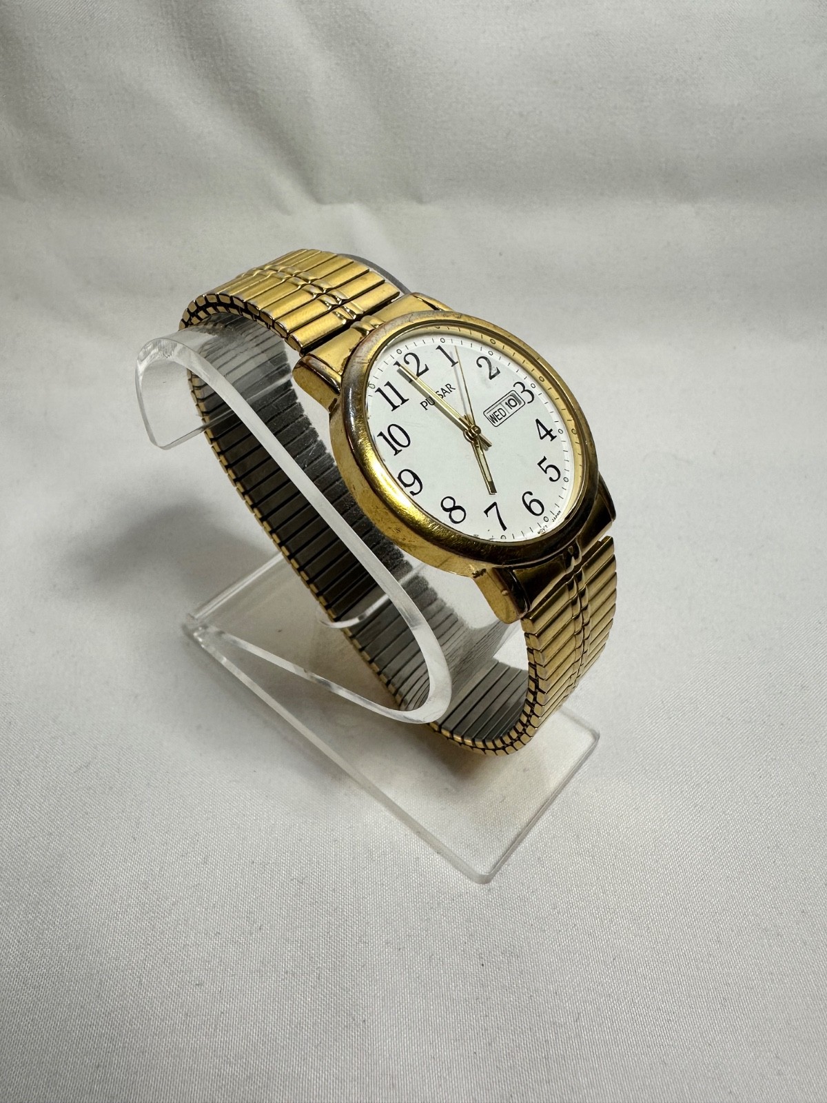vtg Pulsar Man’s Wrist Watch w/date Gold Band & White Dial #VX33-X079 Japan (B1)