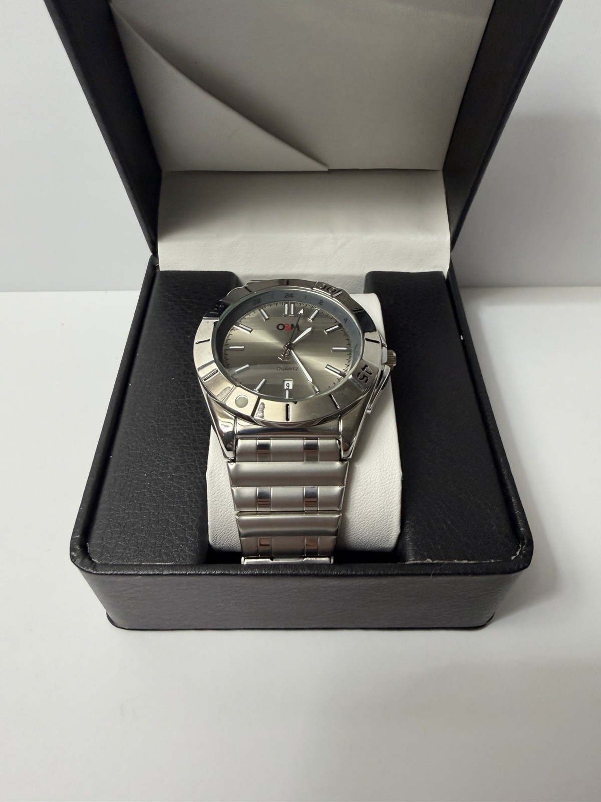 O&M Quartz Analog Silver Dial Date Metal Bracelet Wristwatch w/ Box