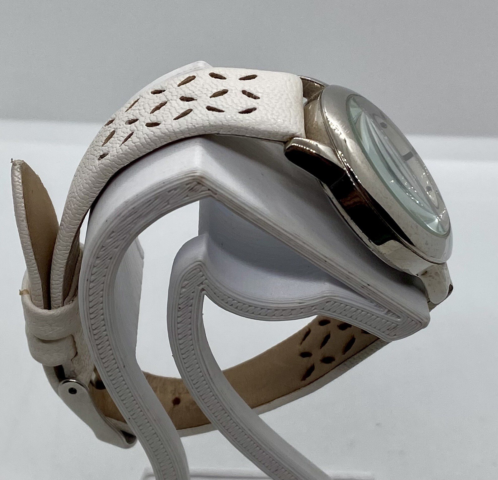 9&CO. Ladies Watch New Battery Installed White Dial Ivory Leather Silver Case
