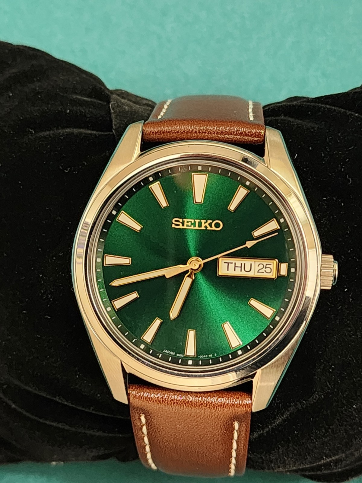 Seiko 6N53-00A0 Green Sunburst Dial Made in Japan 100M Quartz Men’s Watch