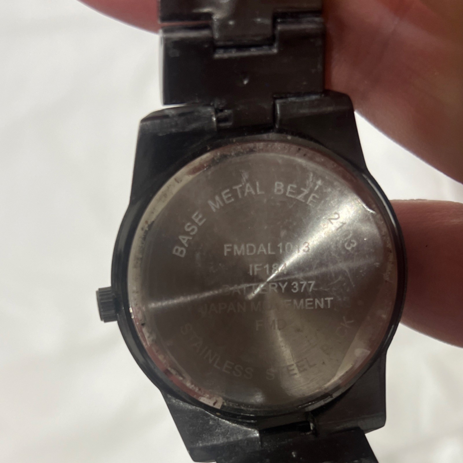 Black Quartz Analog Wristwatch Black Dial Metal Bracelet Round Baton Indexes