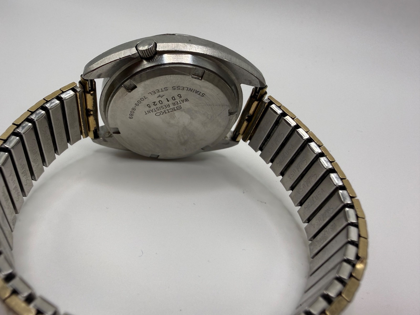 1985 Vintage Seiko 5 Automatic 17 Jewels Wristwatch model 7009 Speidel USA Band