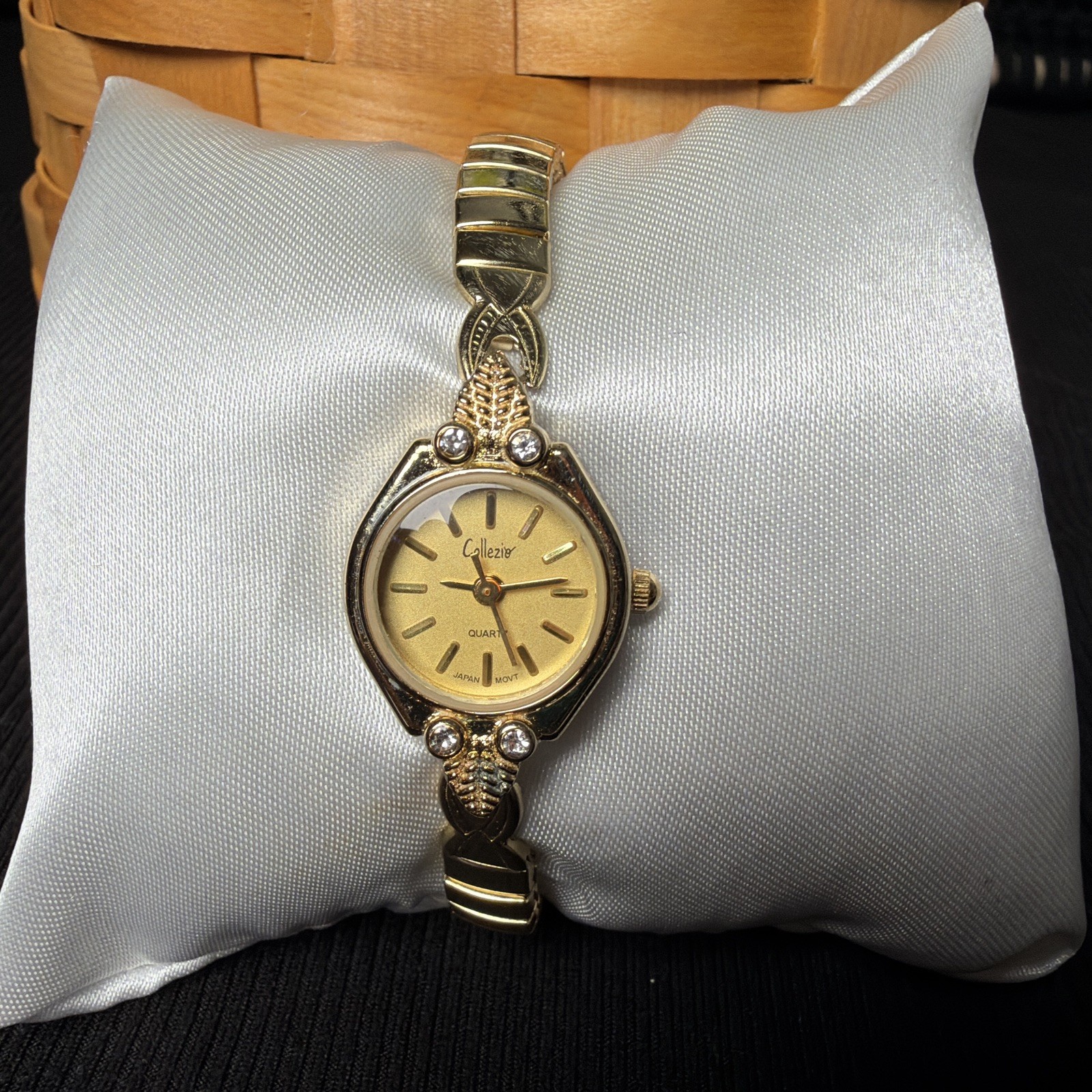 Vintage Collezio Women’s Quartz Watch Gold Tone Textured Expansion Band 19mm