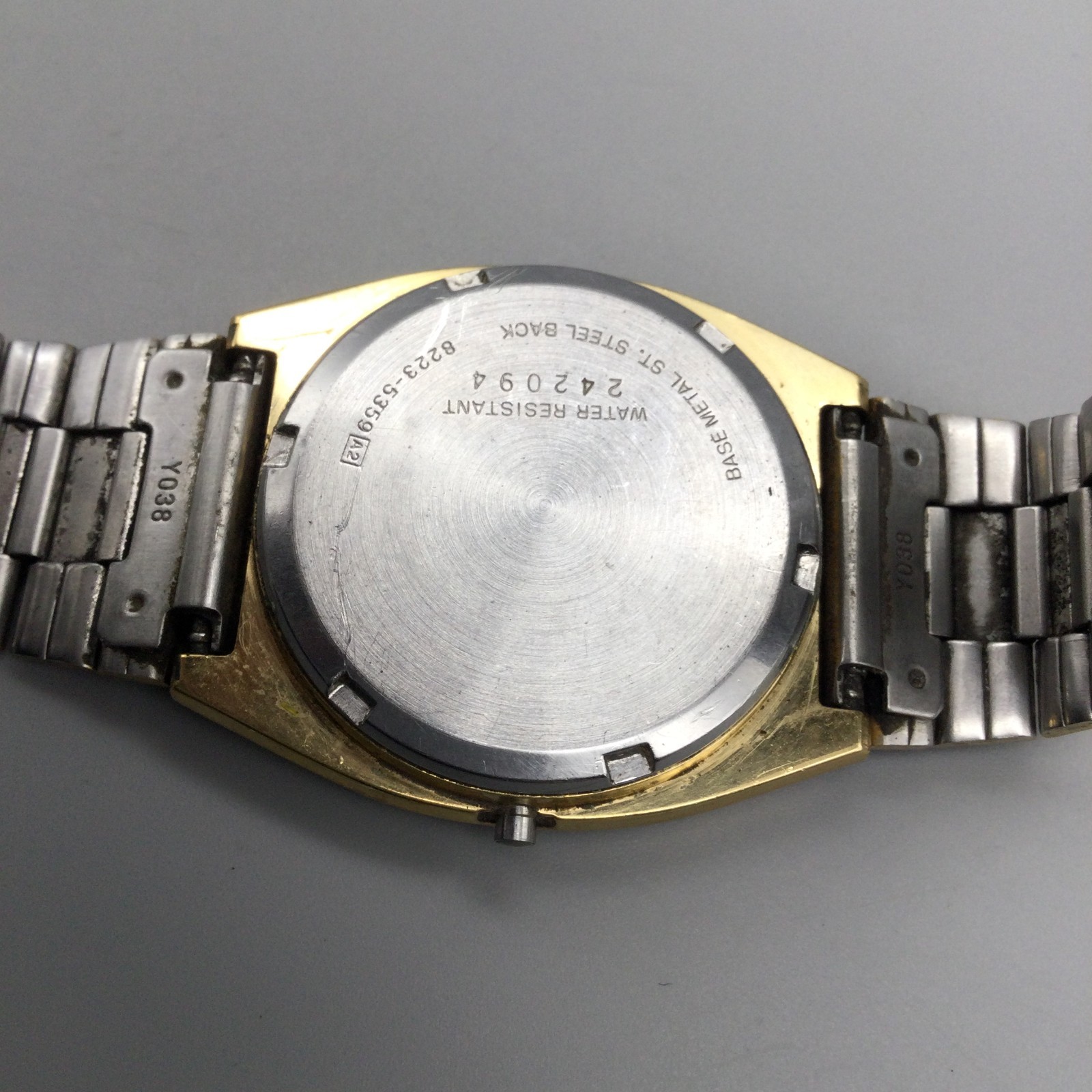 Seiko SQ Watch Women 33mm Gold Tone Day Date 8223-5359 BROKEN PARTS REPAIR 7.75″