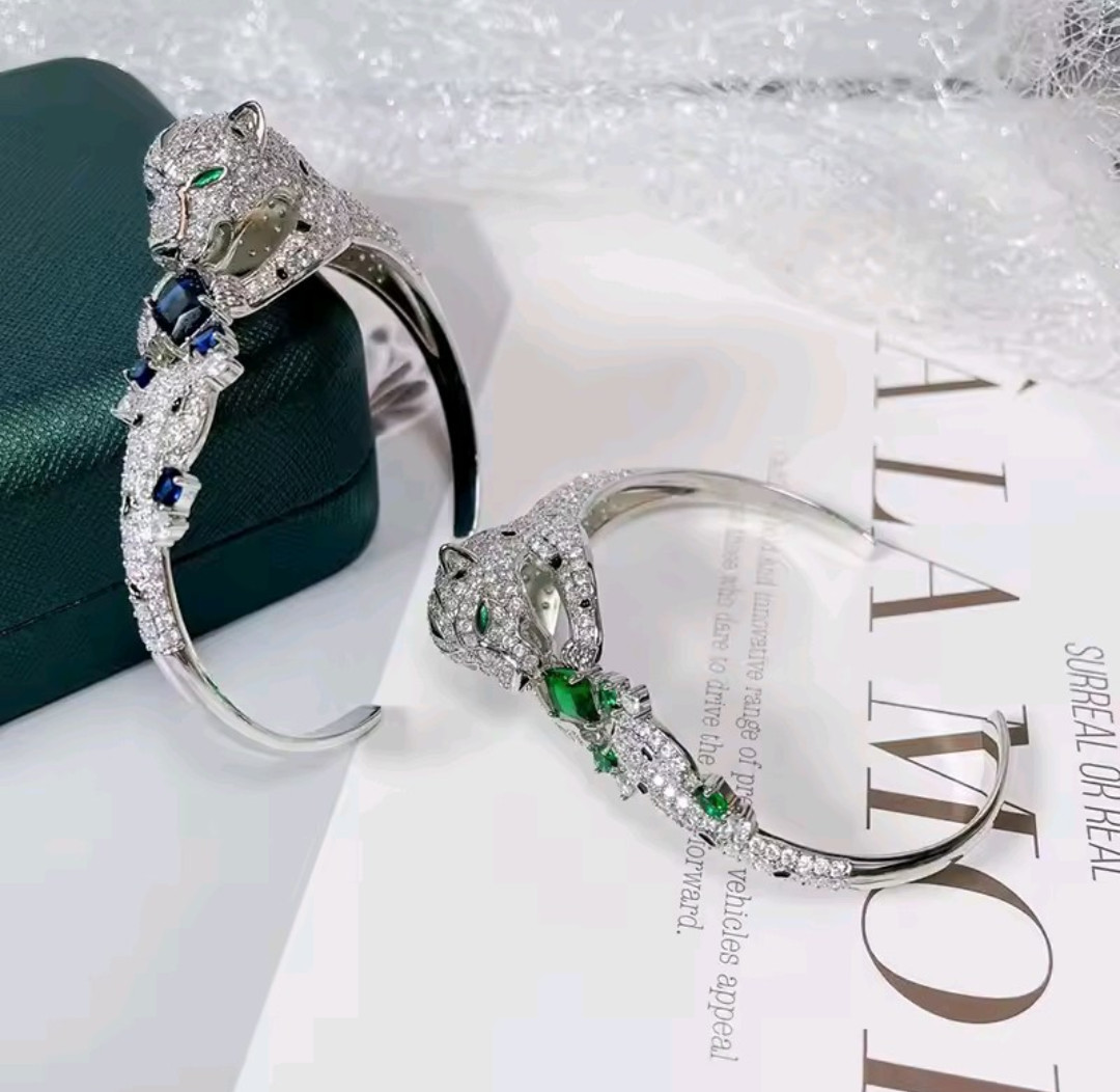 Beautiful Elegant Green Zircon Leopard Luxurious Bracelet for Women