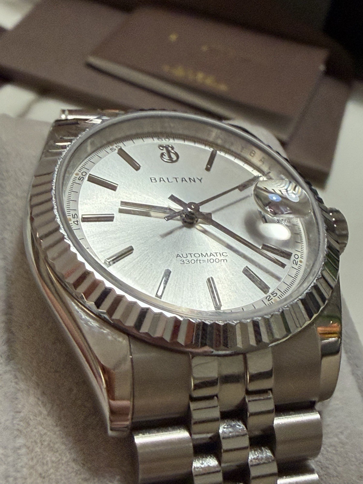 BALTANY DJ S4084 AUTOMATIC, SILVER DIAL, FLUTED BEZEL, DATE, SAPPHIRE, 36 MM