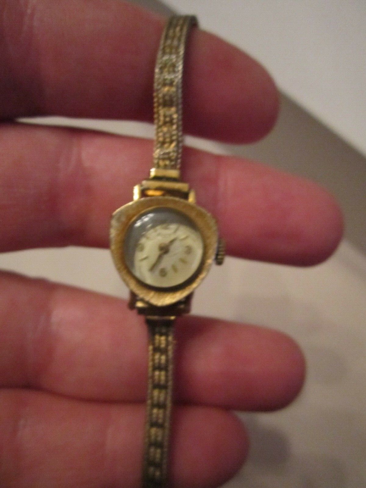 VINTAGE ELGIN LADIES’ WATCH WIND UP – SC-7A