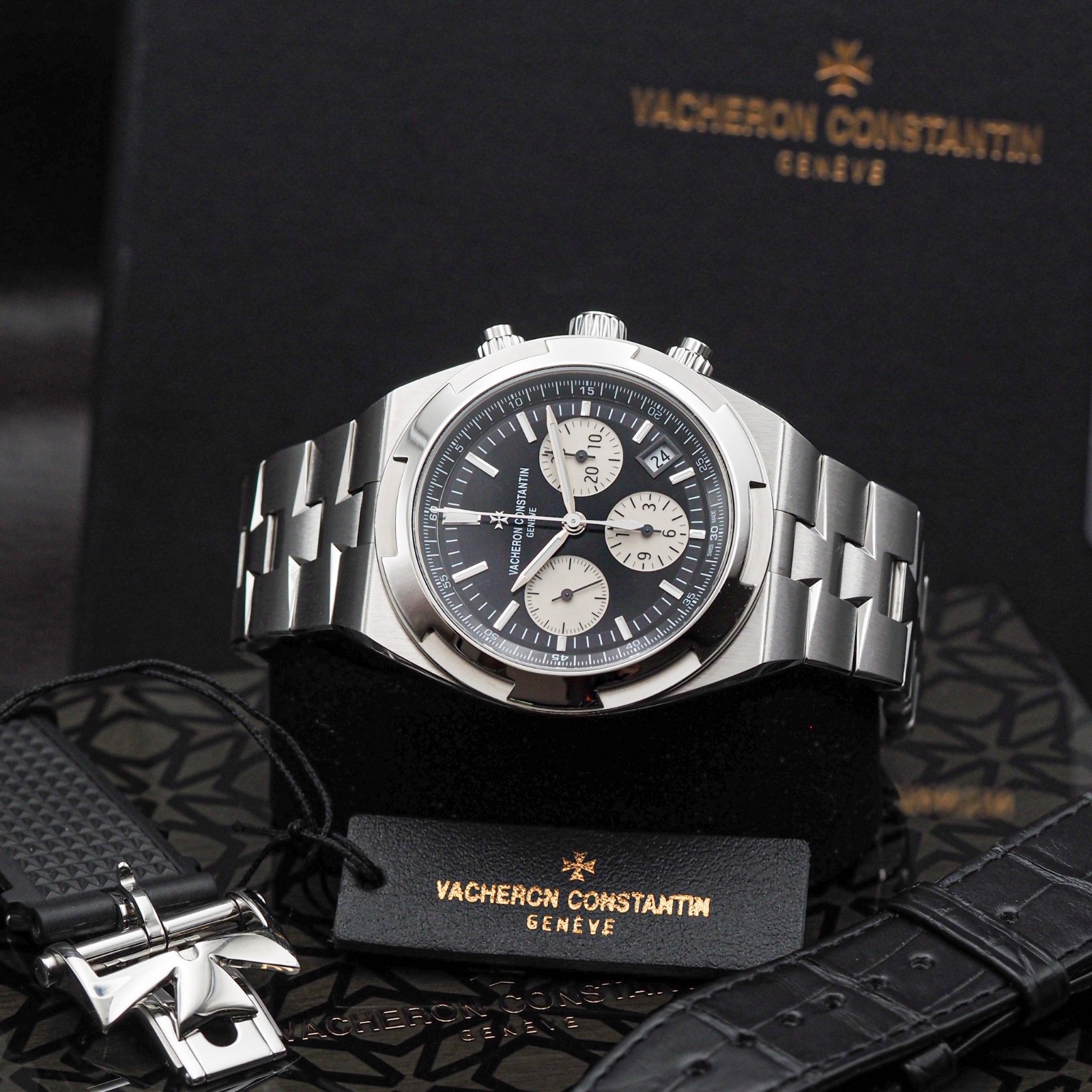 Vacheron Constantin Overseas “Panda” Silver Dial VC 5520V/210A-B686 Full Set