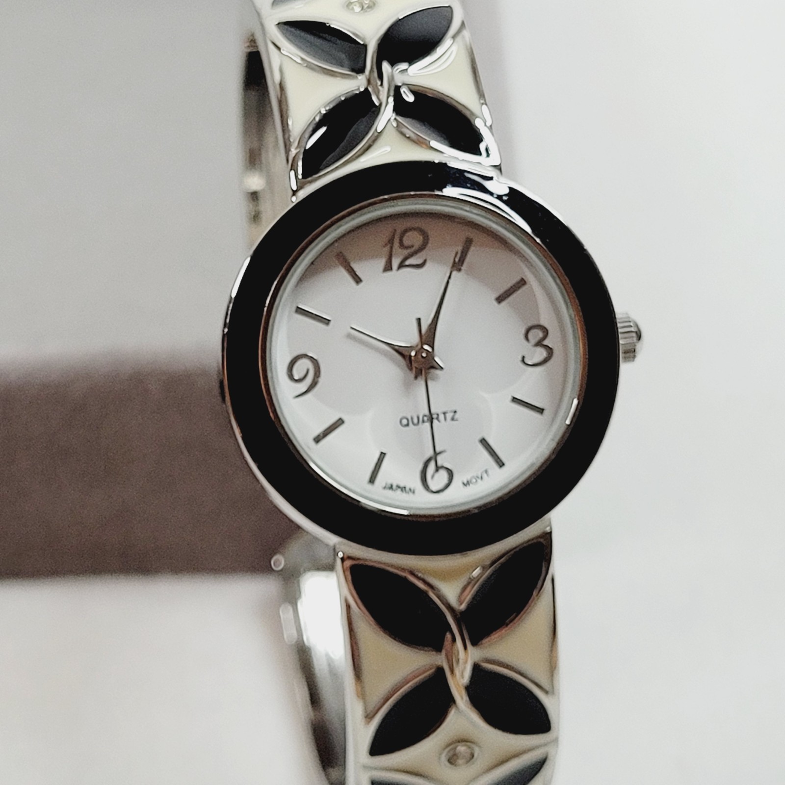 Avon Black White Enamel Watch Cuff Bangle Band Working Silver Tone Geometric
