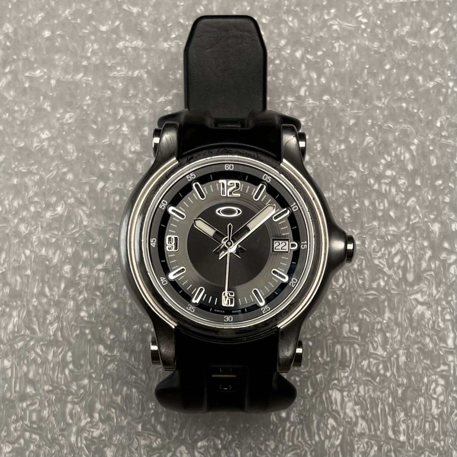 OAKLEY HOLESHOT 3 HAND WATCH. Swiss Made. +Batteries. Check description.