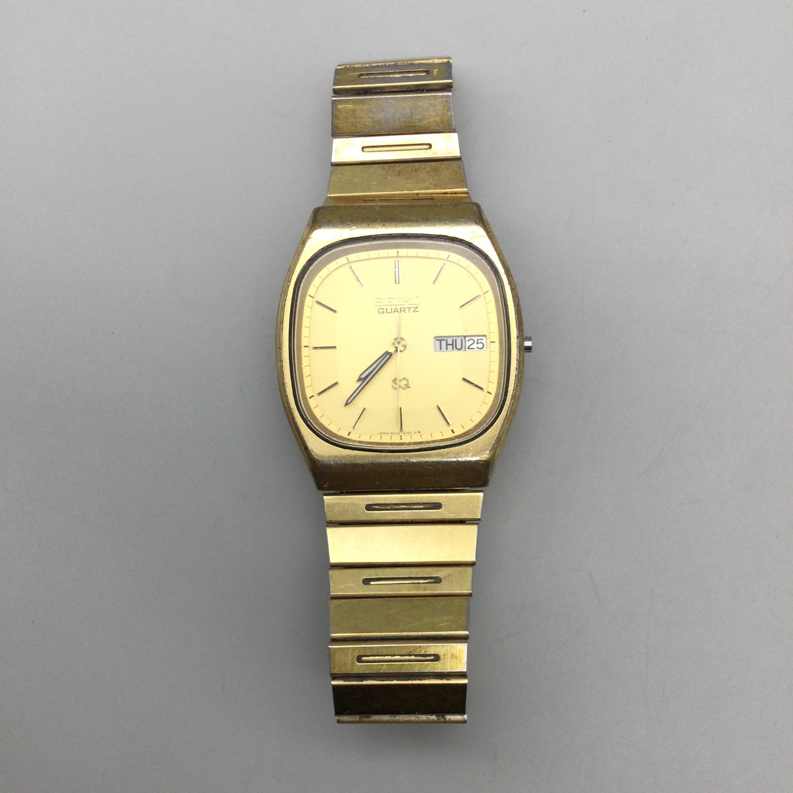 Seiko SQ Watch Women 33mm Gold Tone Day Date 8223-5359 BROKEN PARTS REPAIR 7.75″