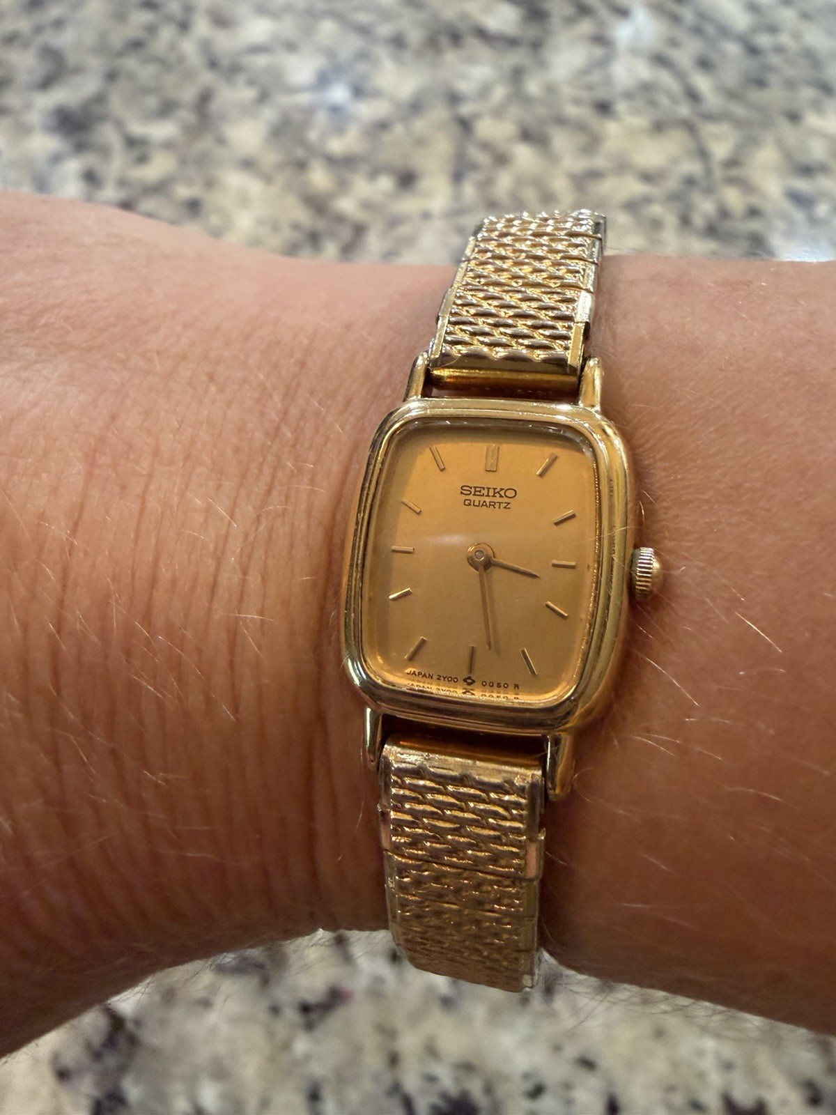 Vintage Seiko Women’s Quartz Watch 2Y00-5849 Gold Tone Expansion Band- Running