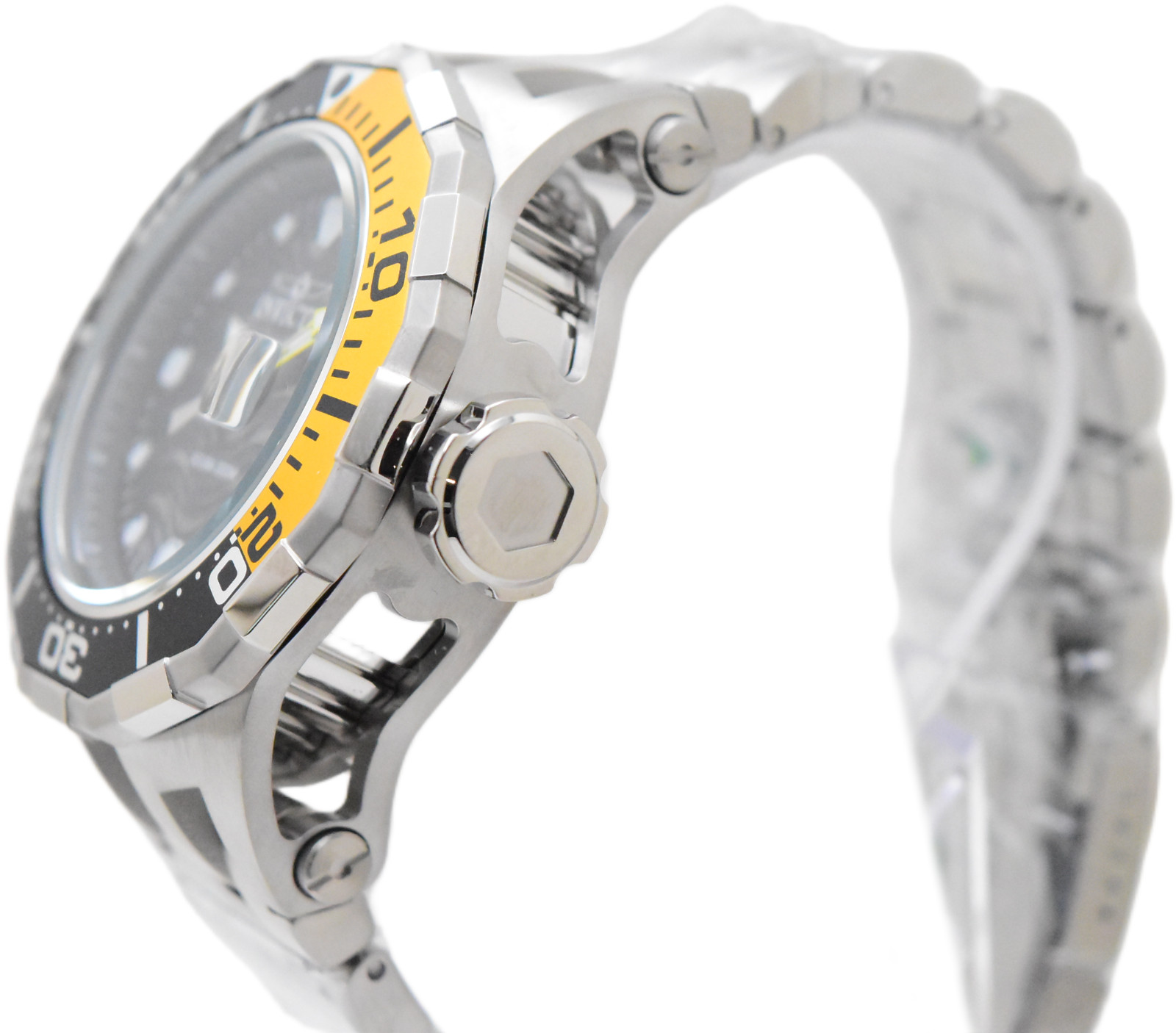 Invicta Pro Diver Scuba Wave 200M Men’s 52mm Black / Yellow Quartz Watch 47841