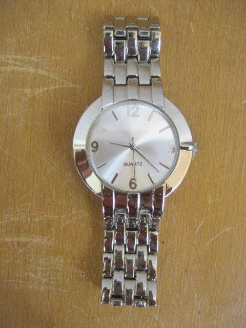 Stainless Steel Back Quartz Wristwatch – Battery Powered – Free Shipping
