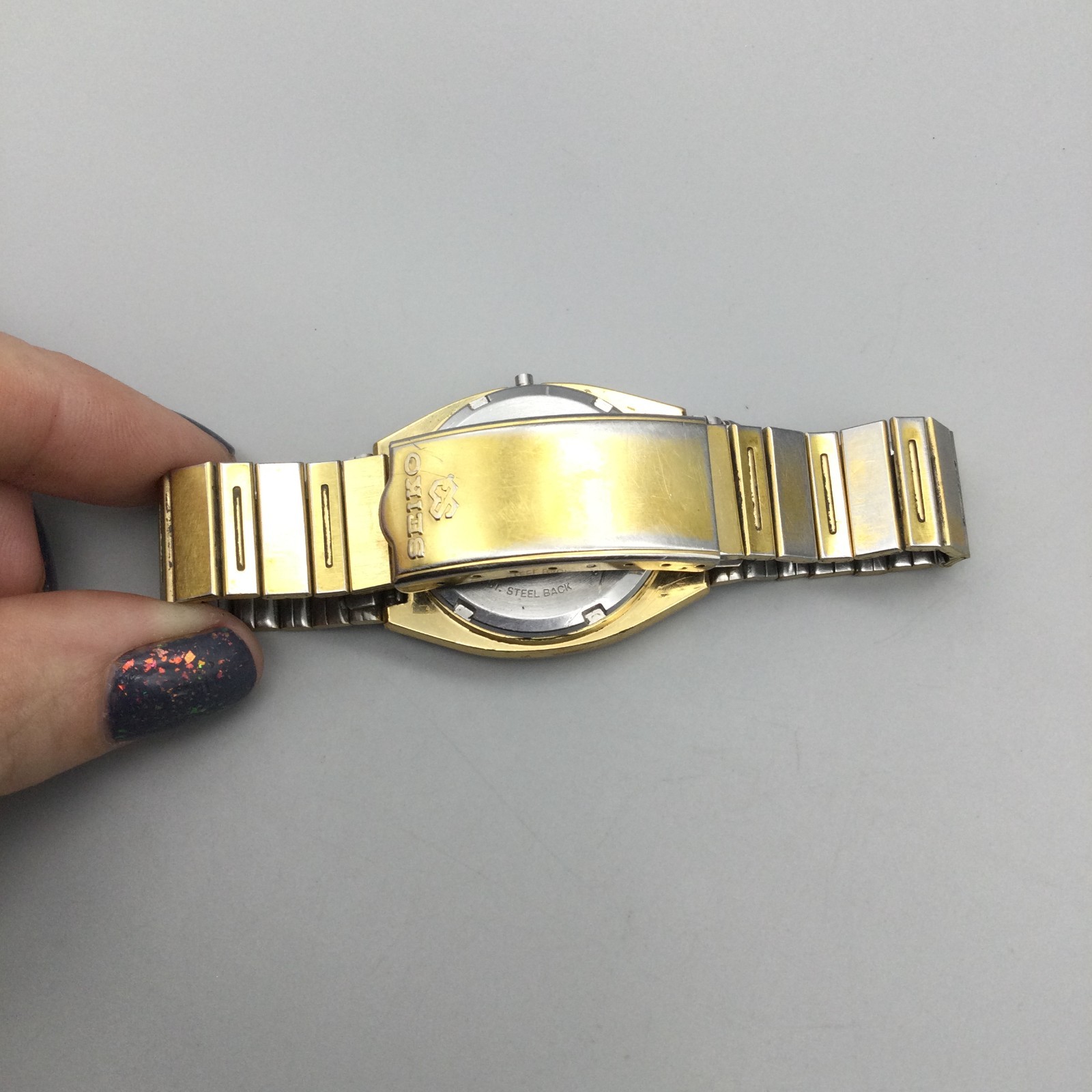 Seiko SQ Watch Women 33mm Gold Tone Day Date 8223-5359 BROKEN PARTS REPAIR 7.75″