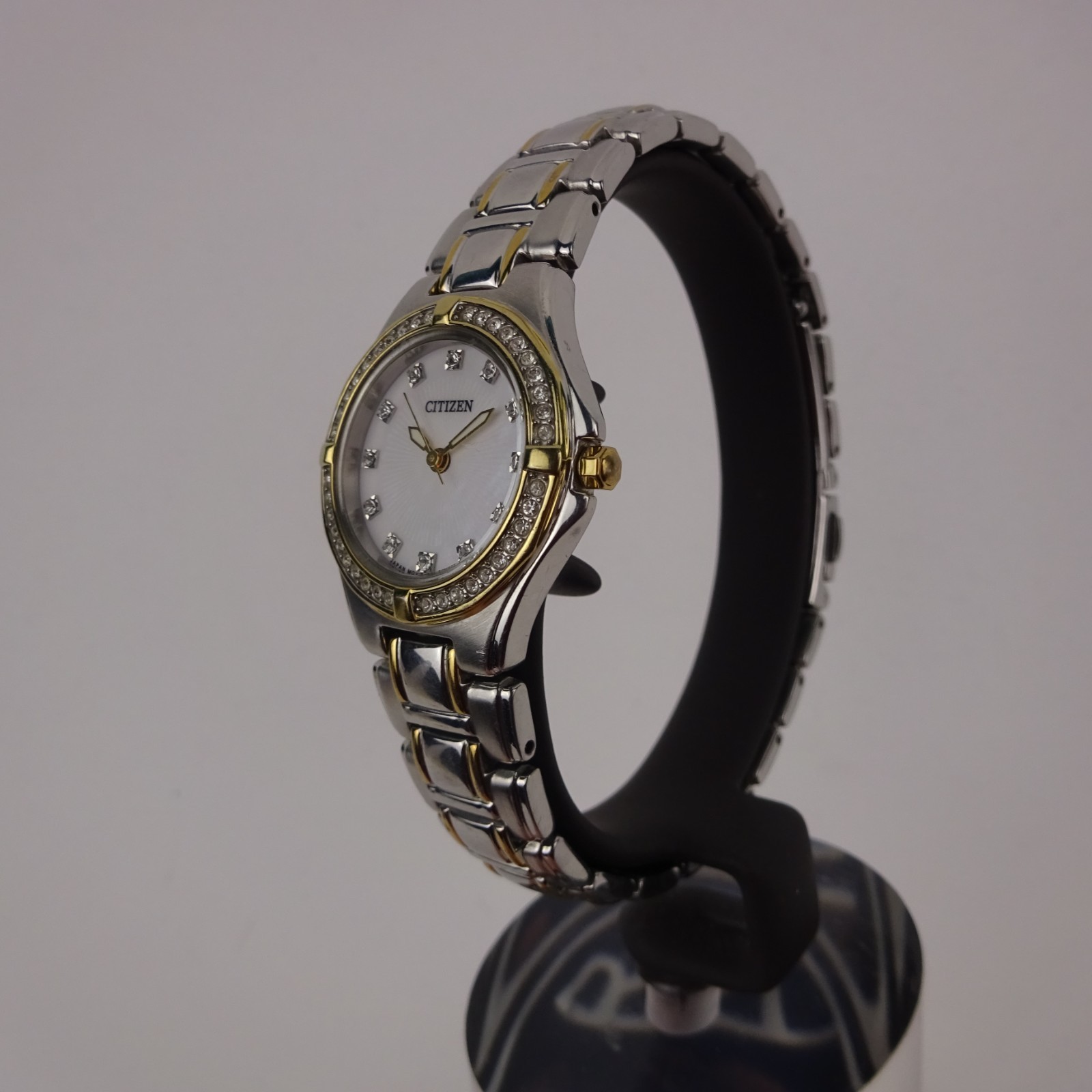 Citizen Ladies Watch & Bracelet Set Silver/Gold Tone 1032-S068614 Box / Papers
