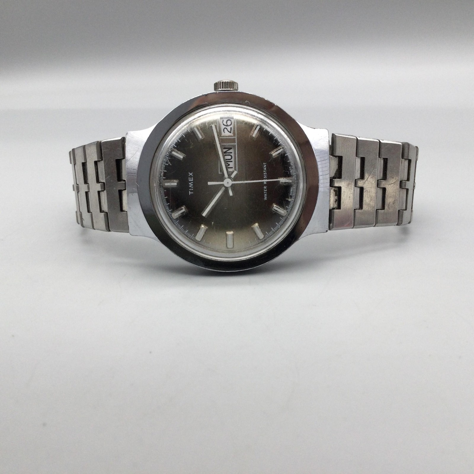 Vintage Timex Viscount Mens Watch 36mm Silver Tone Day Date Manual Wind 7″