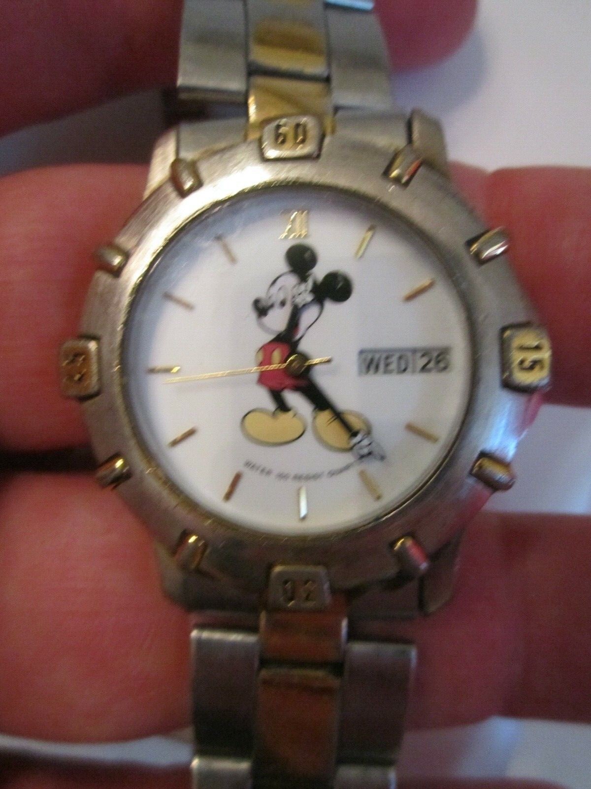 VINTAGE WALT DISNEY MICKEY MOUSE WATCH – DAY DATE MARKERS – QUARTZ – BBA-26