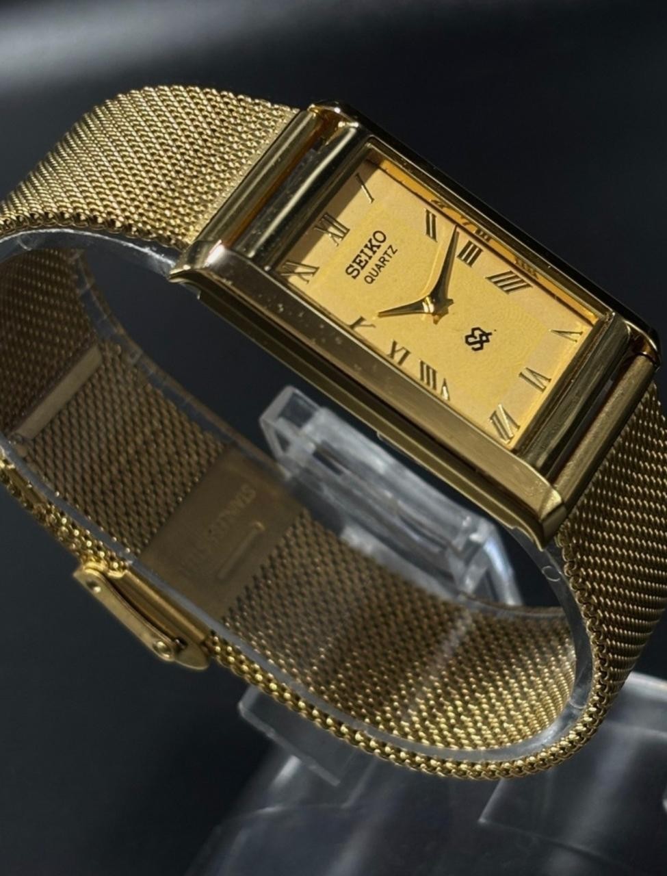 Vintage Seiko Slim Quartz Men’s Wristwatch With Free DDP Shipping