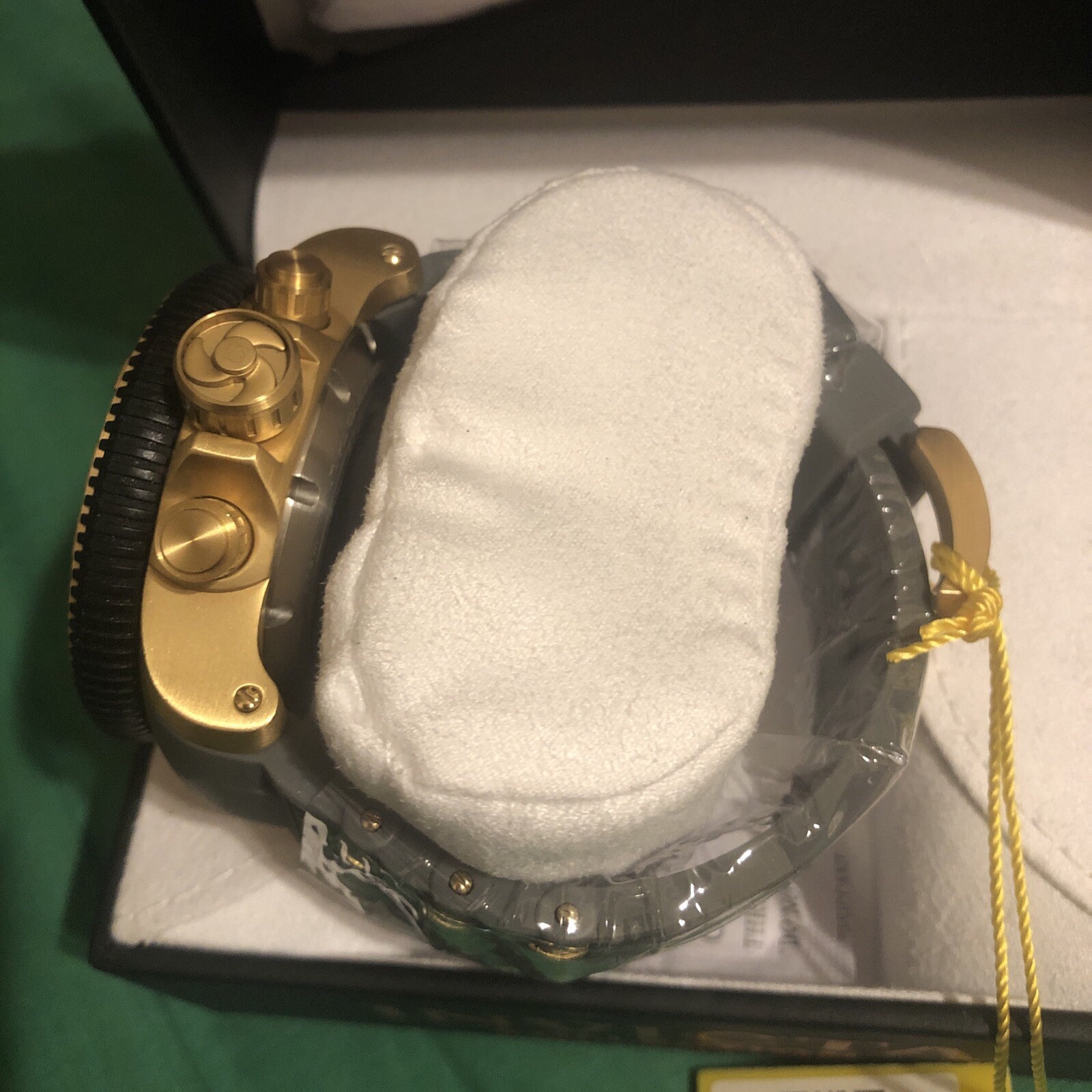 Invicta Sea Hunter Rare Model #0415 Black Gold & Gray, WR 300M Chrono Big Watch,
