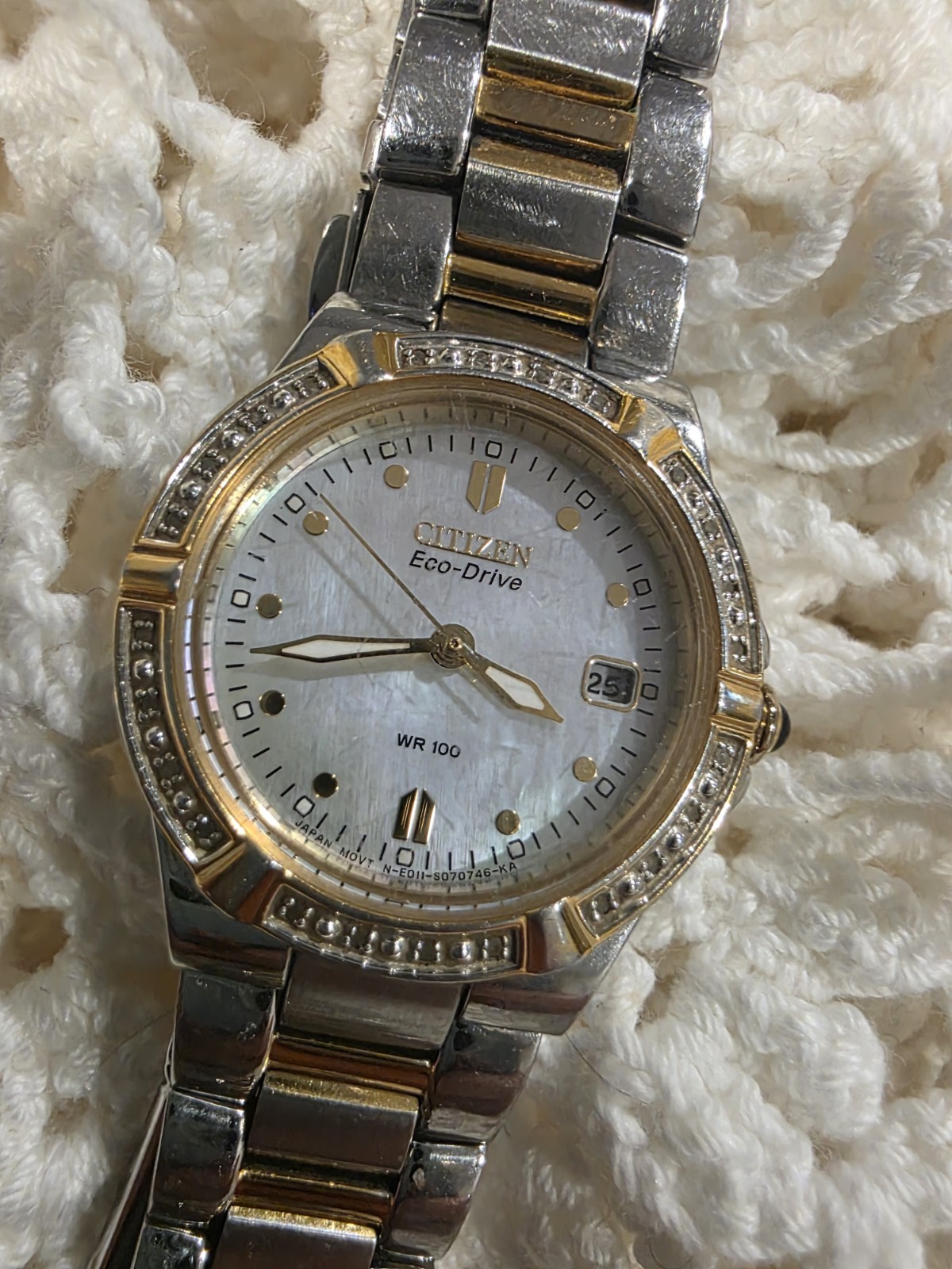 Citizen Eco-Drive E011-S044235 Women’s Two Tone MOP Dial WR100 Watch Runs