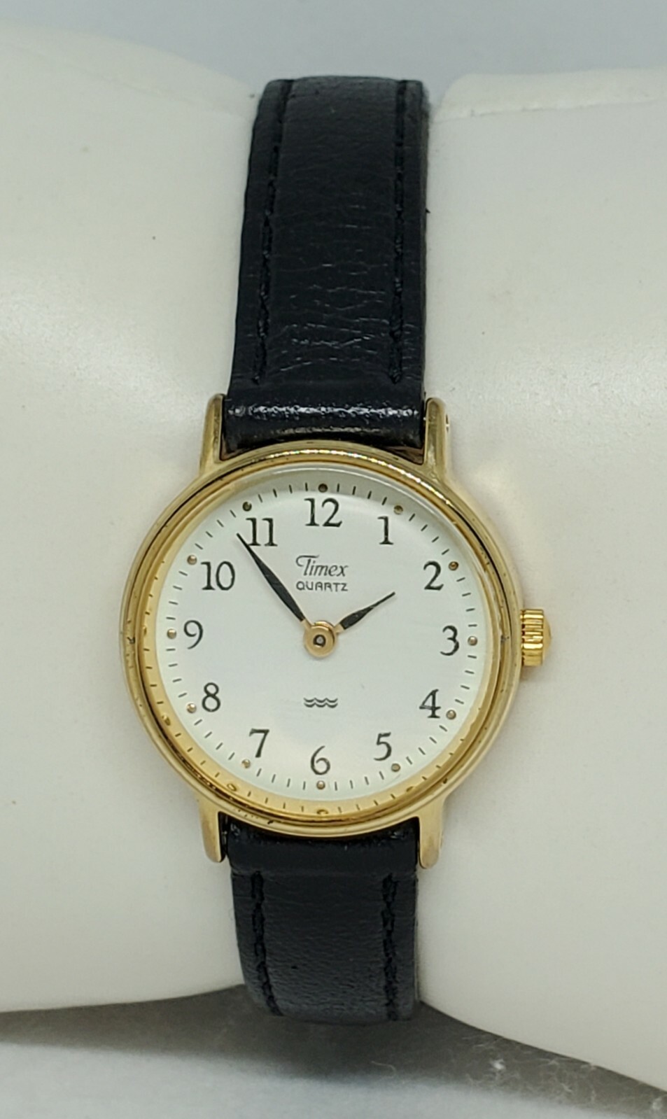 Ladies Timex Gold Tone Black Leather Analog Watch Casual Classic Working C9