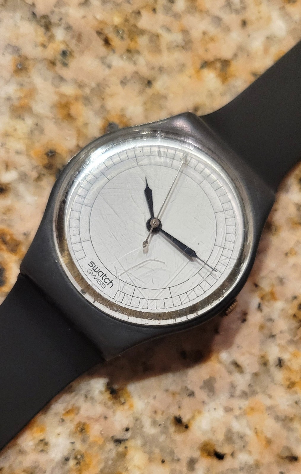 Swatch Watch Ladies Watch Gent GA103 1985 New Black Band White Dial Untested