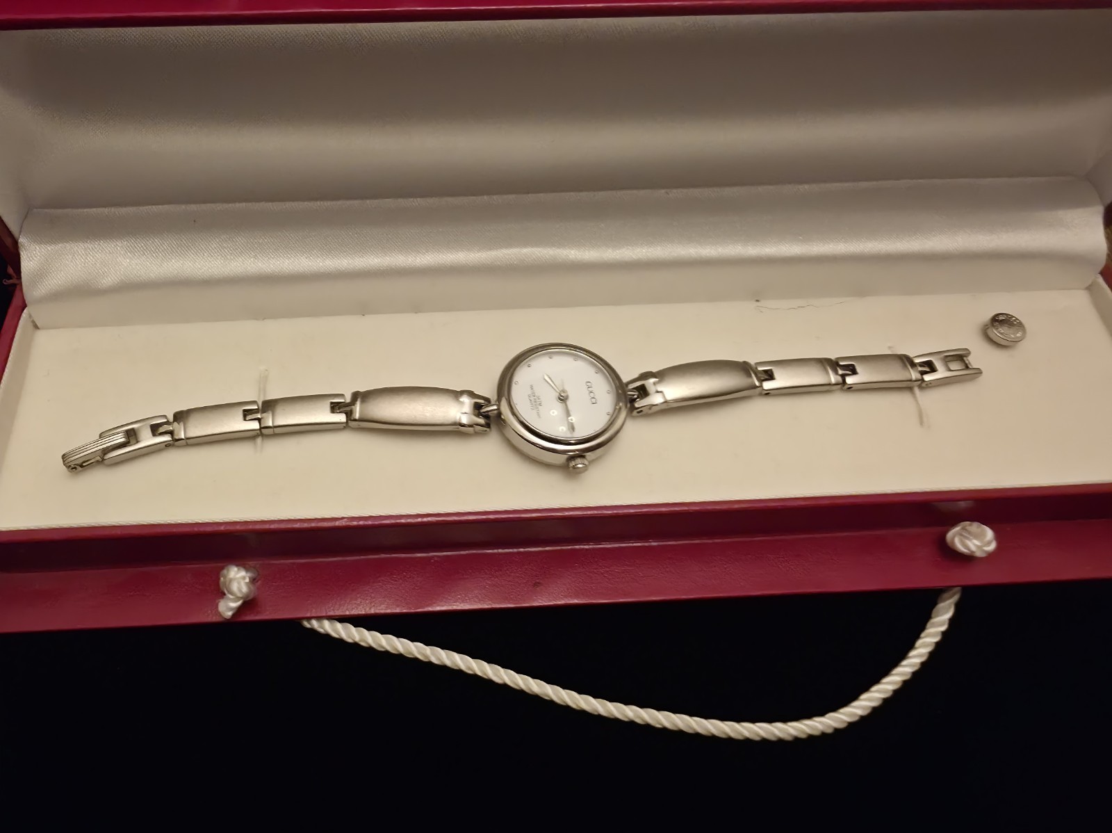 Gucci Women’s Quartz Analog Wristwatch Silver Tone Metal Bracelet 30m 3ATM Works