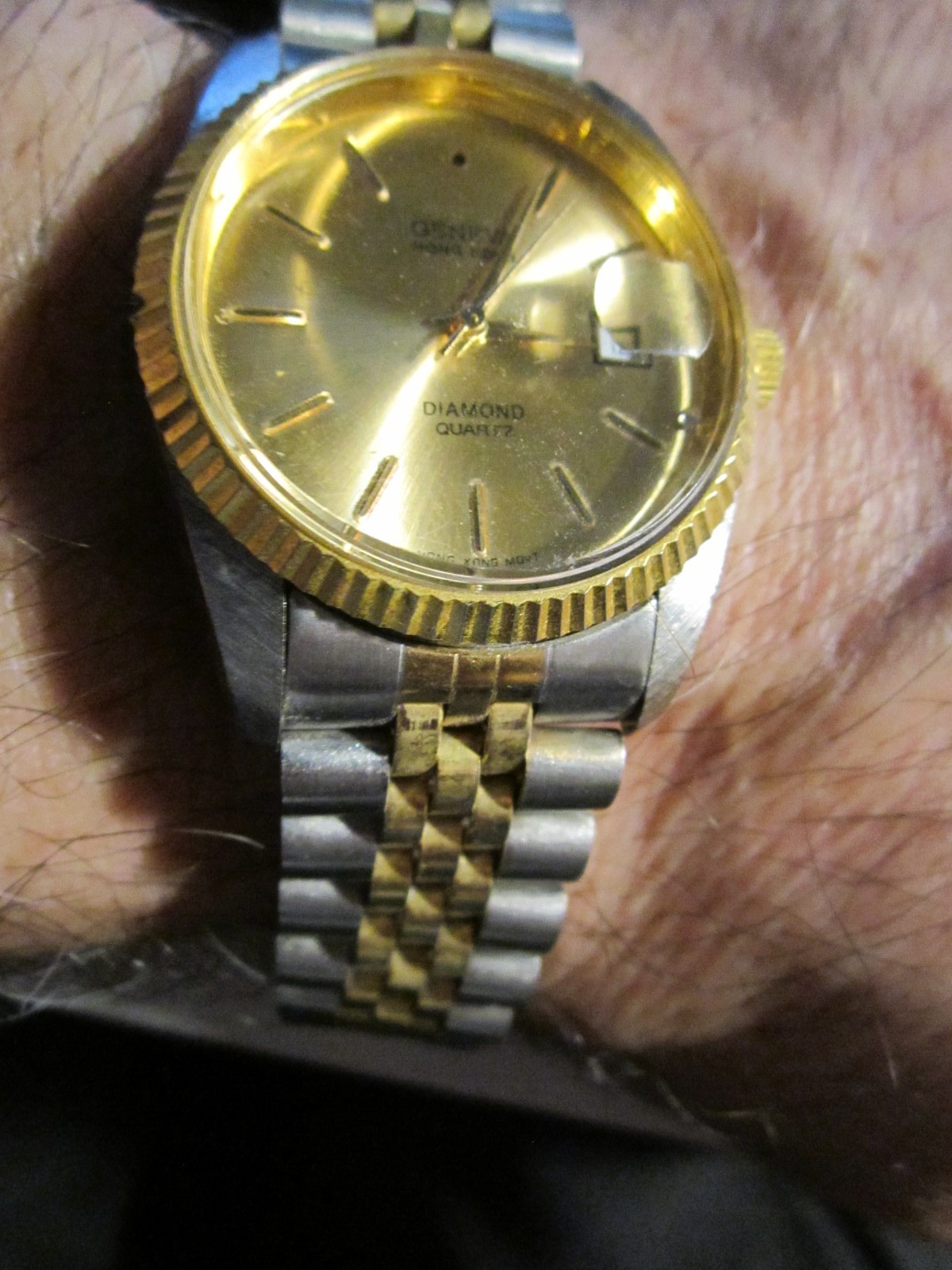 GENEVA HONG KONG DIAMOND QUARTZ WATCH FITS UP TO 8″ WRIST – GW-22B