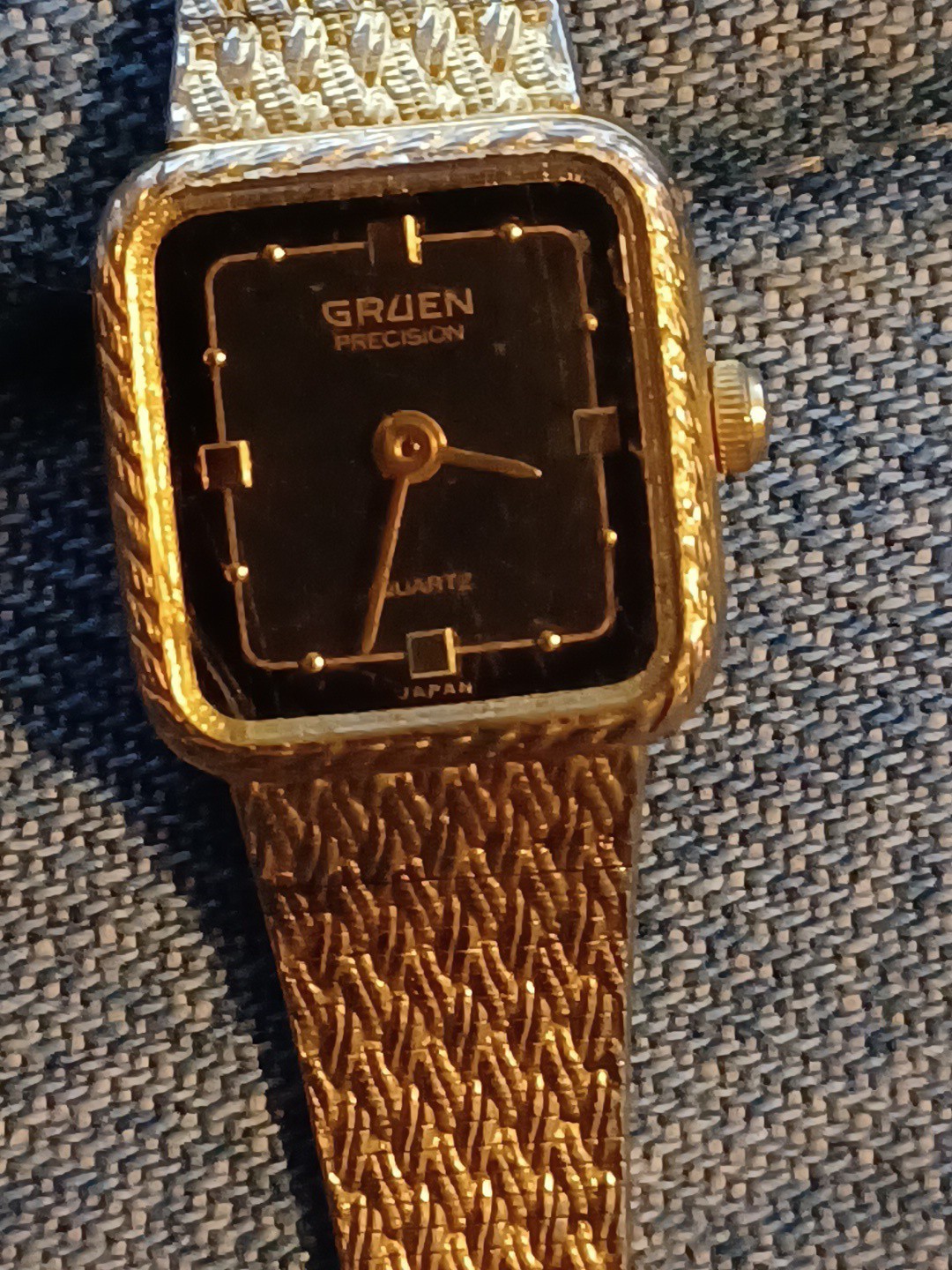 Vintage Ladies Gruen Quartz Watch – Gold Tone Braided Mesh Bracelet