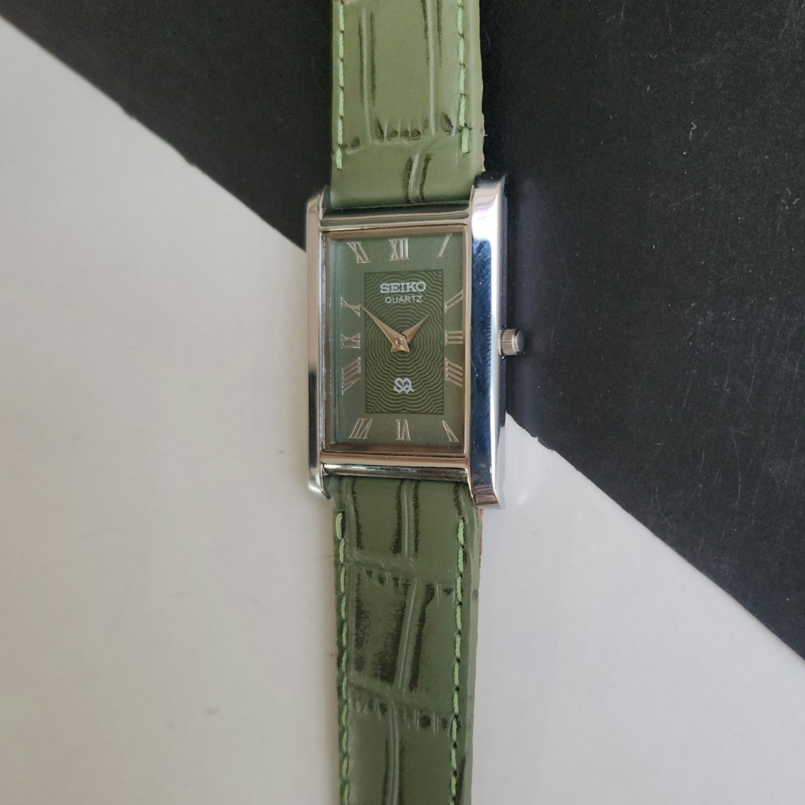 Vintage Seiko Slim Tank Quartz Men Green Dial Dress Watch-Free Shipping