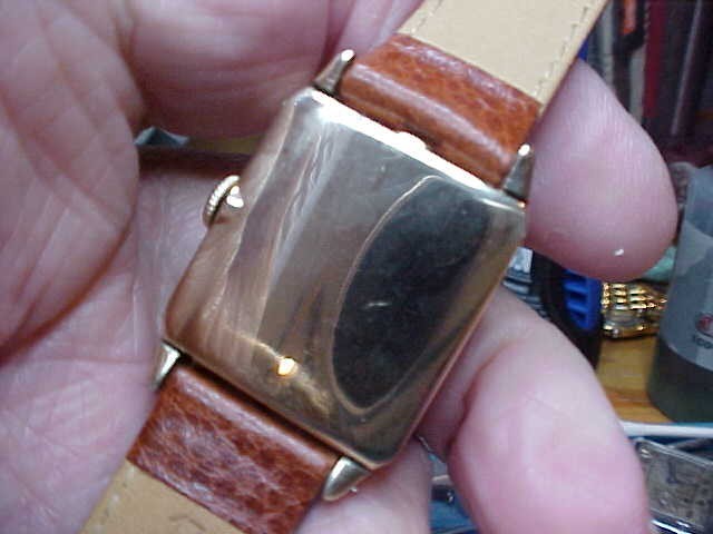 VINTAGE MANS HAMILTON WATCH (DWIGHT) MODEL 980 17J MANUAL WIND RUNNING 10KTGF