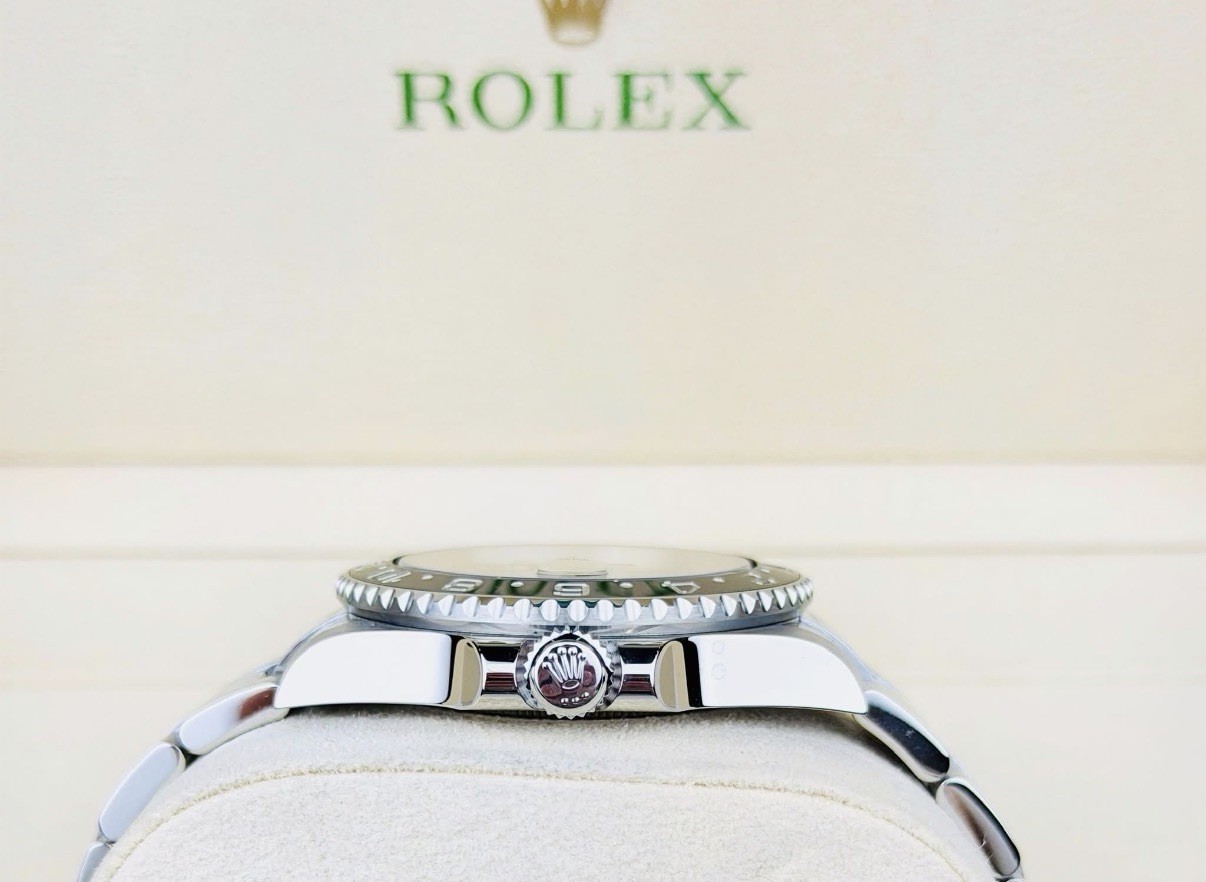 2018 Rolex GMT-Master II 116710LN Oyster Bracelet Black Bezel Complete Set B&P