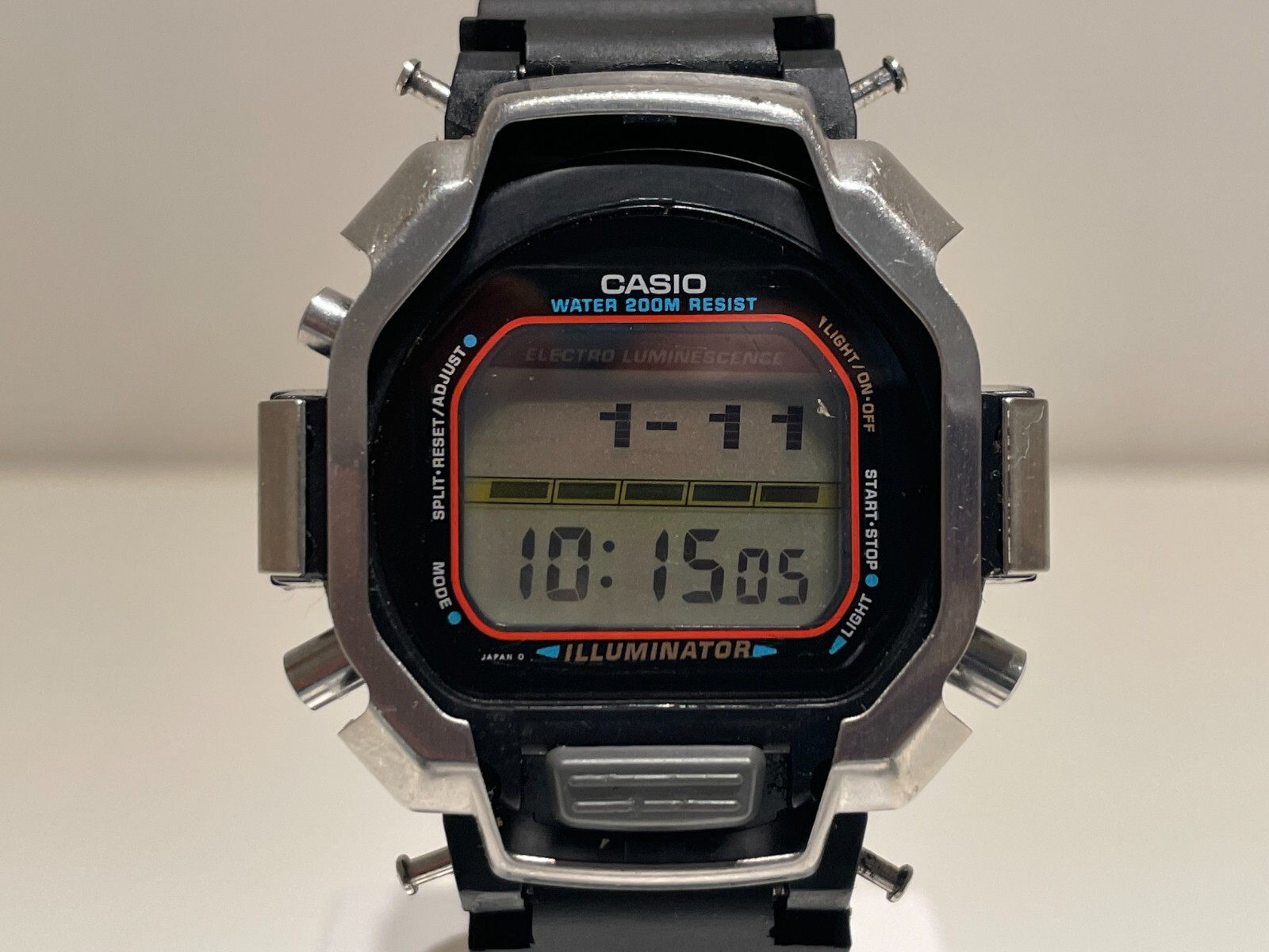 VINTAGE RARE DIVER 200M MEN’S DIGITAL WATCH”CASIO” G-SHOCK DW-8140 GUNDAM
