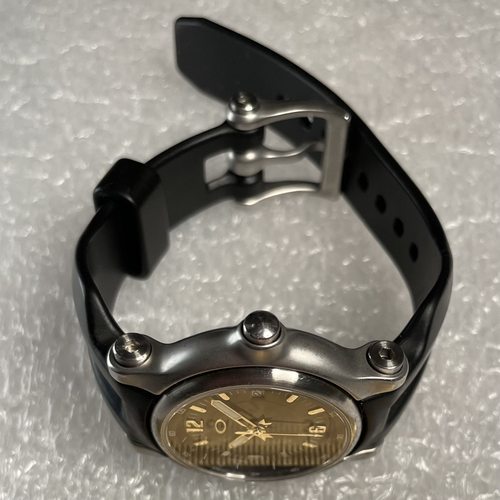 OAKLEY HOLESHOT 3 HAND WATCH. Swiss Made. +Batteries. Check description.