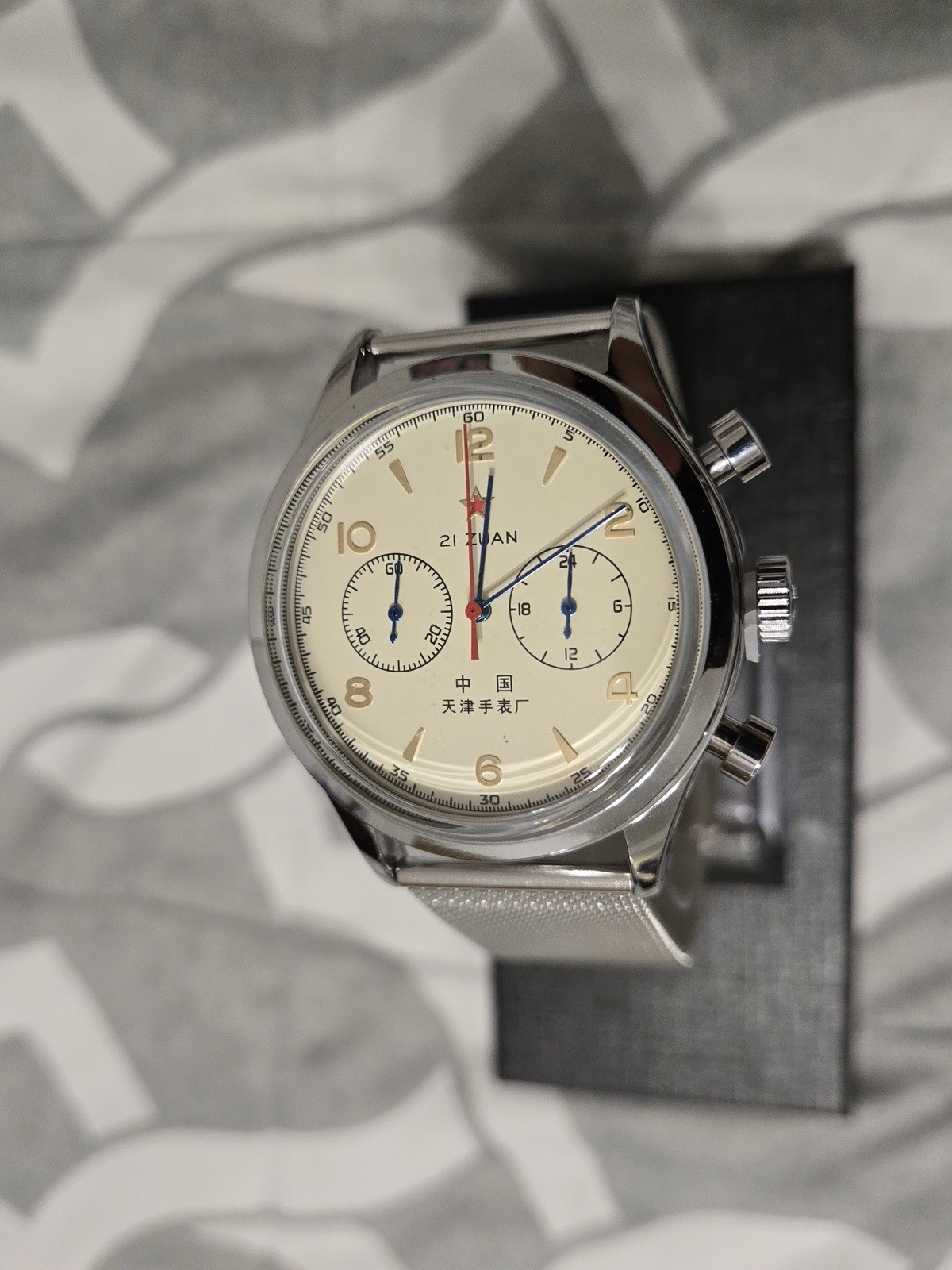 Seagull 1963 Chronograph Quartz 42mm Rice White Dial Stainless Steel Mesh Strap.