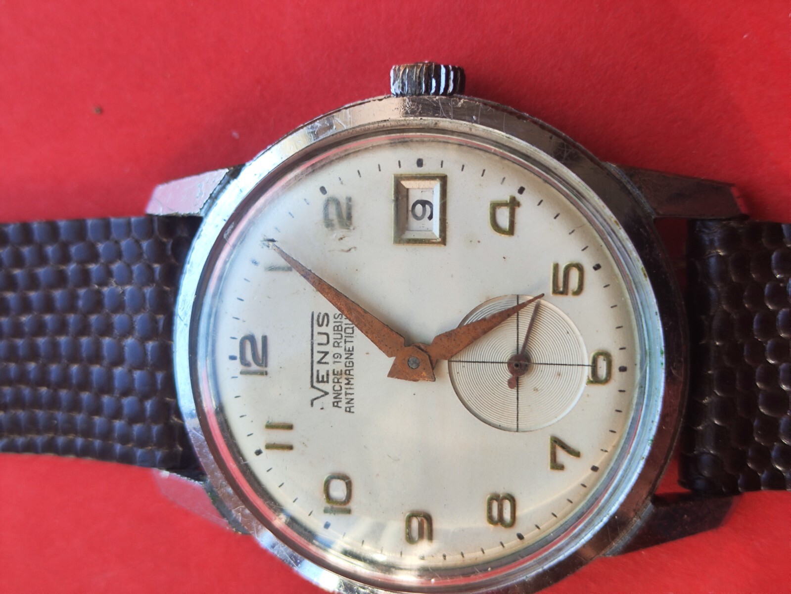 Vintage VENUS 19 Jewels Manual Wind Mens Watch _3540