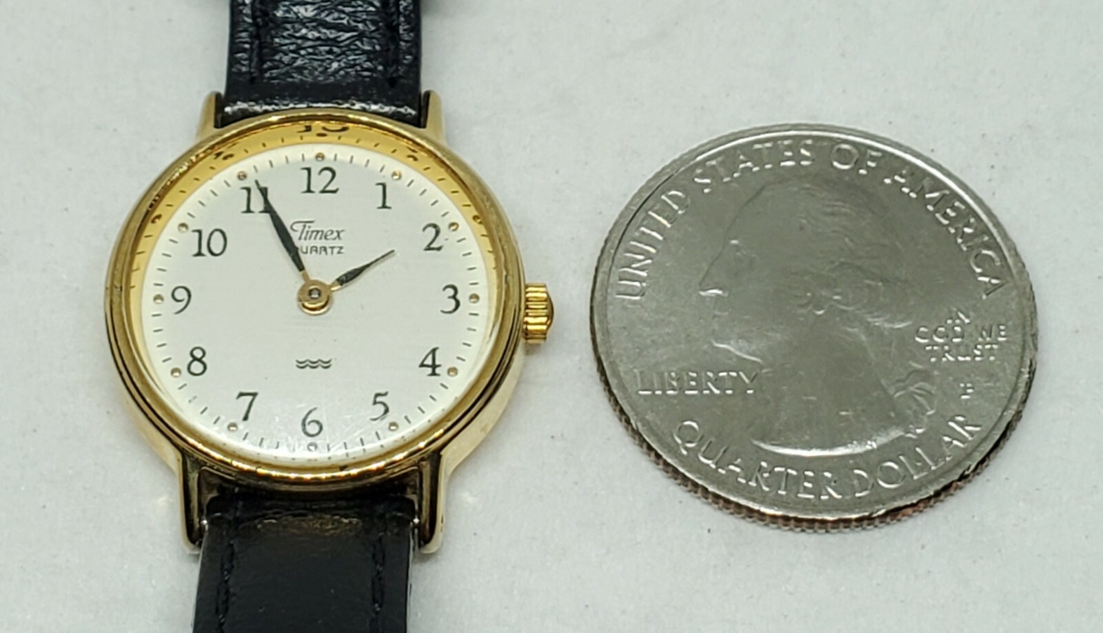 Ladies Timex Gold Tone Black Leather Analog Watch Casual Classic Working C9