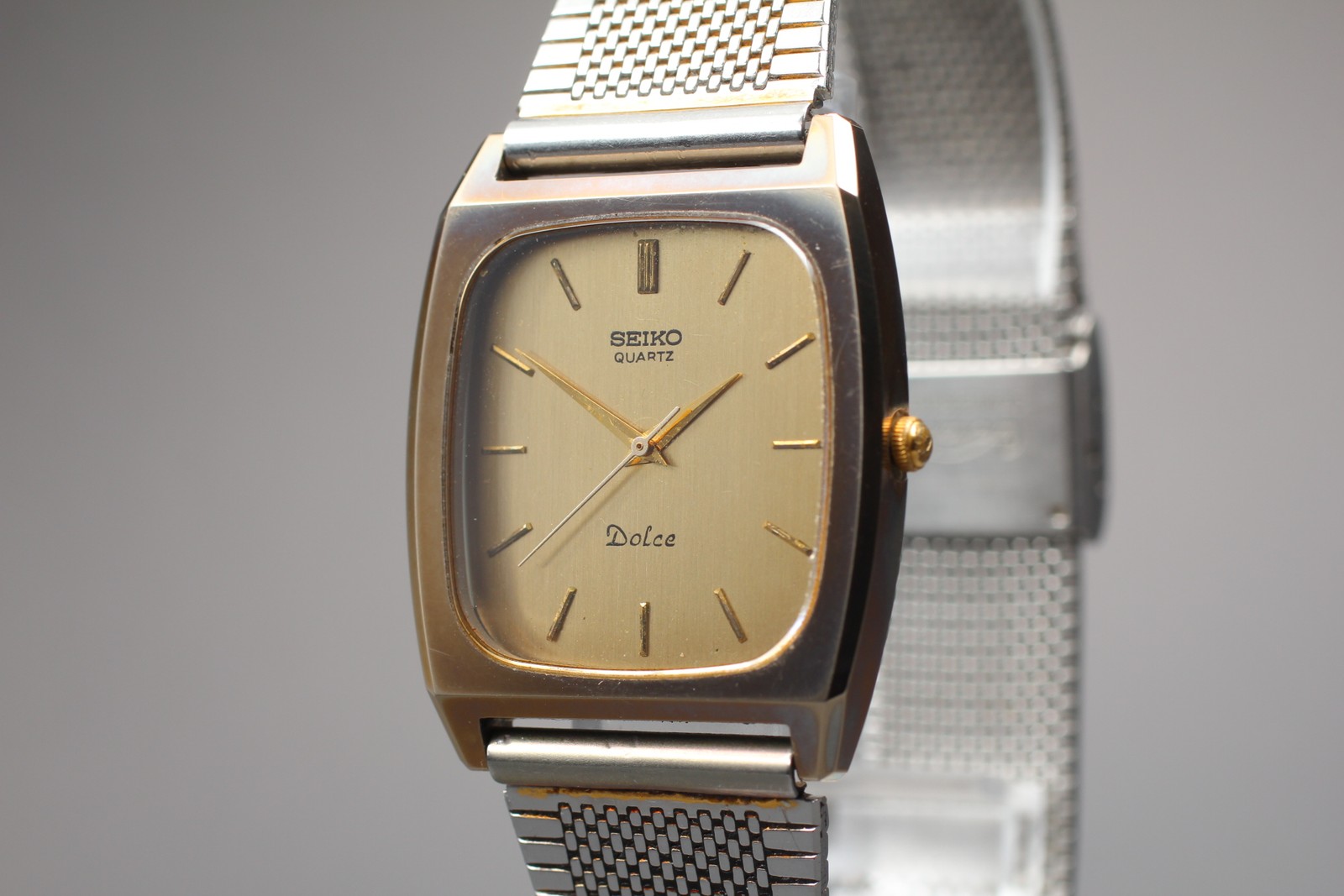 [Near MINT] Vintage Seiko Dolce 5931-5341 Gold Quartz Mens Watch From JAPAN