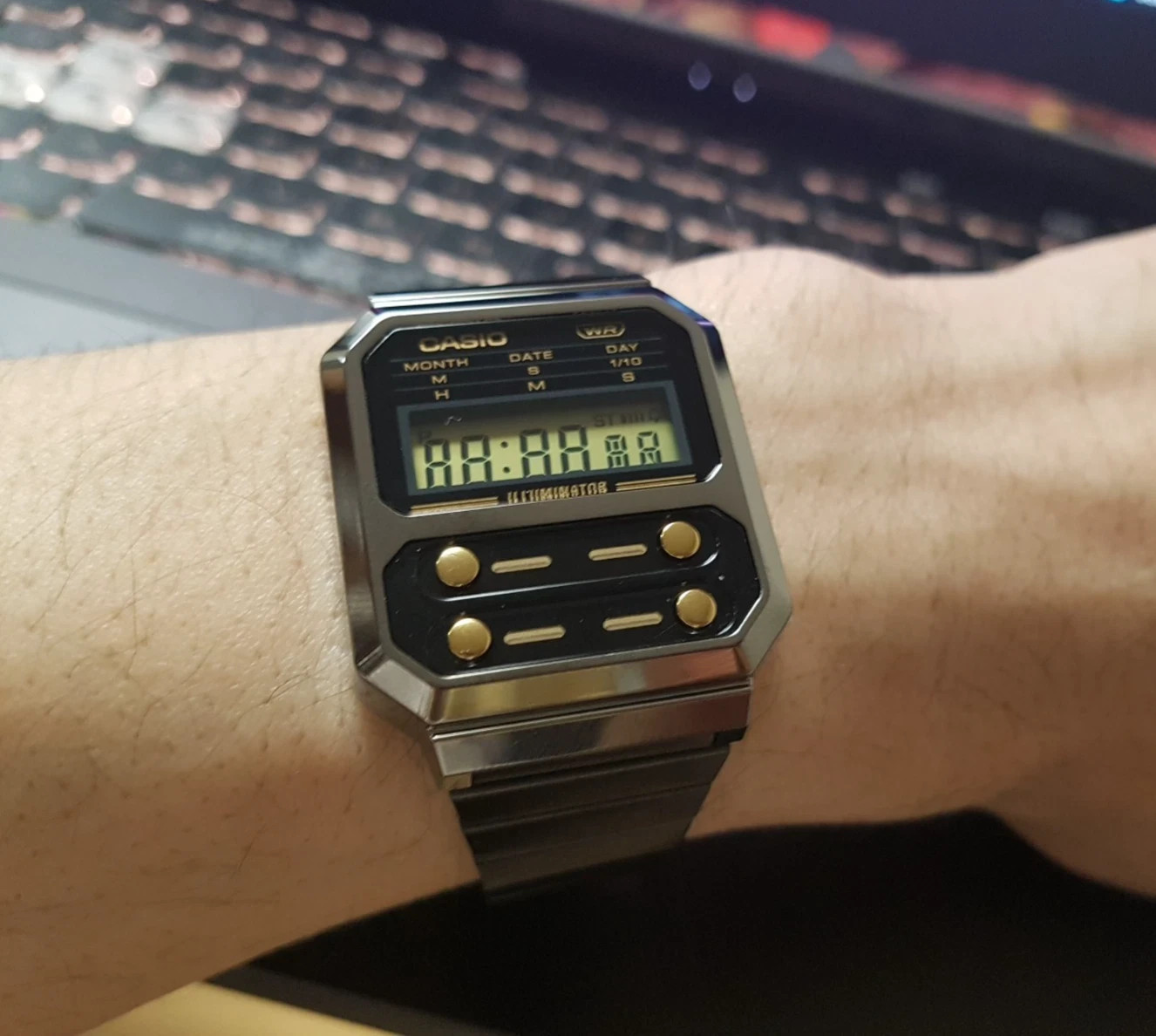 Casio A100WEGG-1A2 Vintage Digital Watch Gunmetal Grey Alien F-100 Retro Quartz