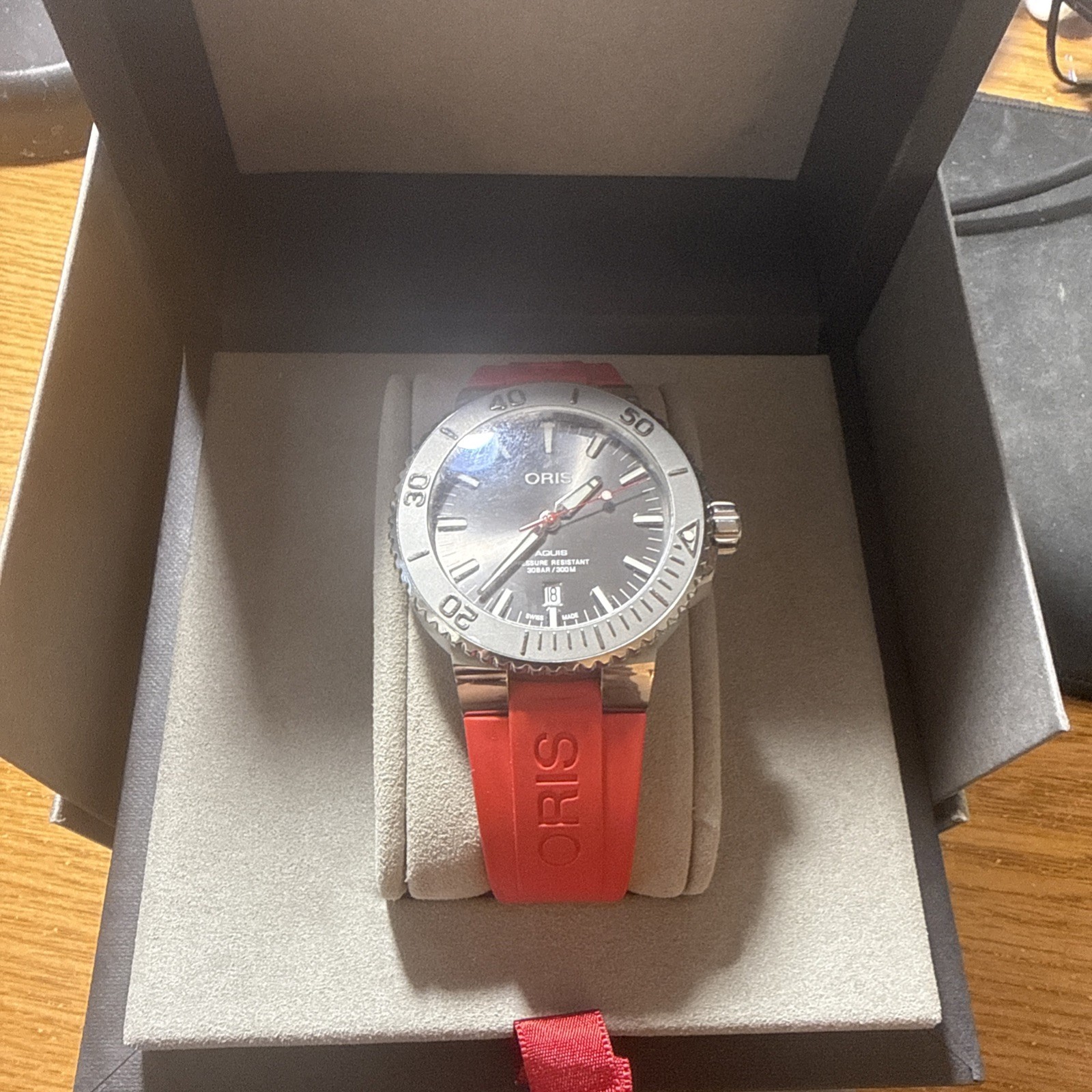 Oris Aquis Gray Men’s Watch – 01 733 7730 4153-07 4 24 66EB