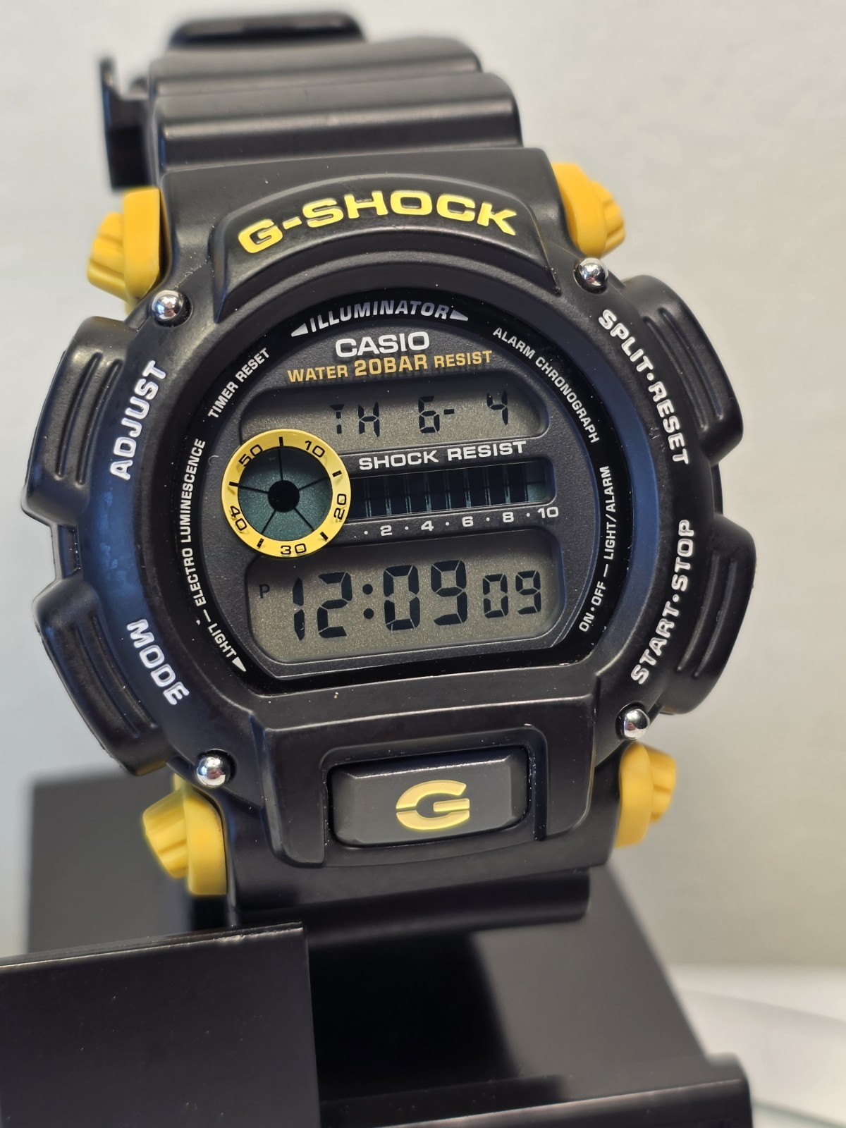 Casio G-Shock DW-9052 3232 Black Yellow Trim 45mm 200m Water Resistant New Batt.