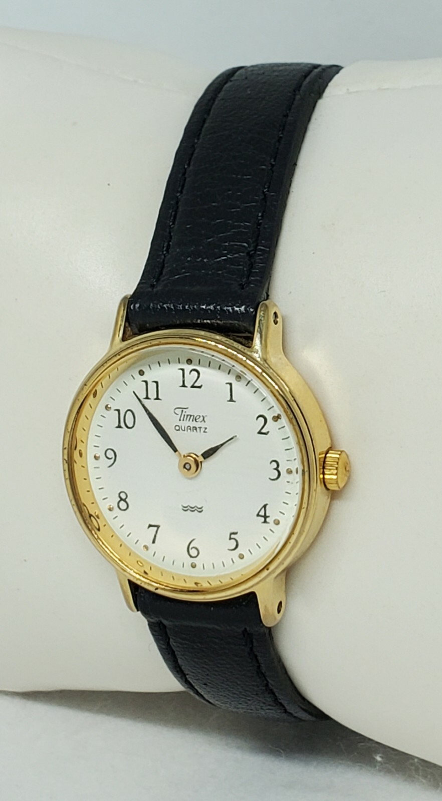 Ladies Timex Gold Tone Black Leather Analog Watch Casual Classic Working C9